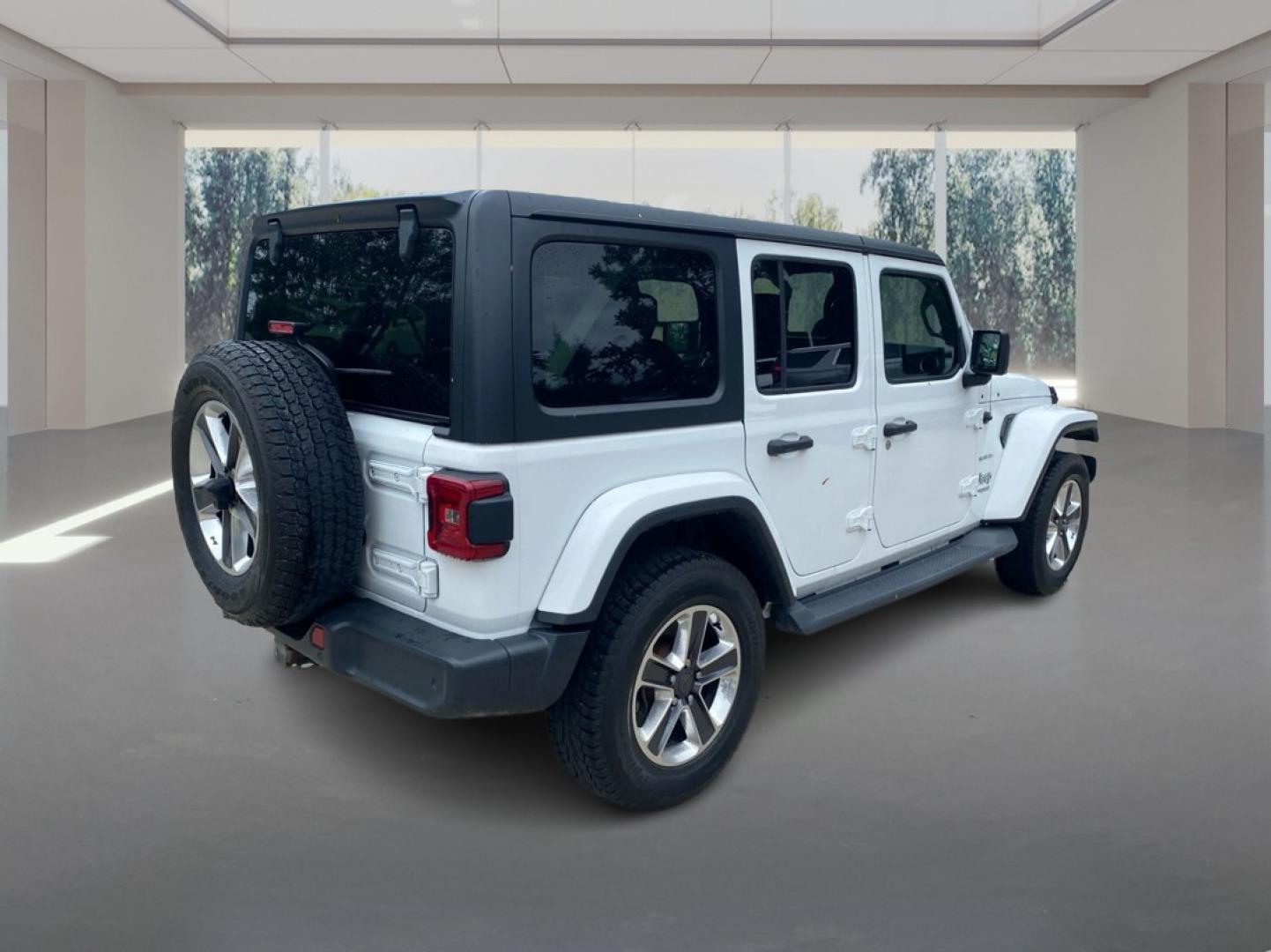 2020 WHITE JEEP WRANGLER UNLIMI SAHARA (1C4HJXEG0LW) with an 3.6L engine, Automatic transmission, located at 908 SE 14th Street, Des Moines, IA, 50317, (515) 281-0330, 41.580303, -93.597046- Photo#2