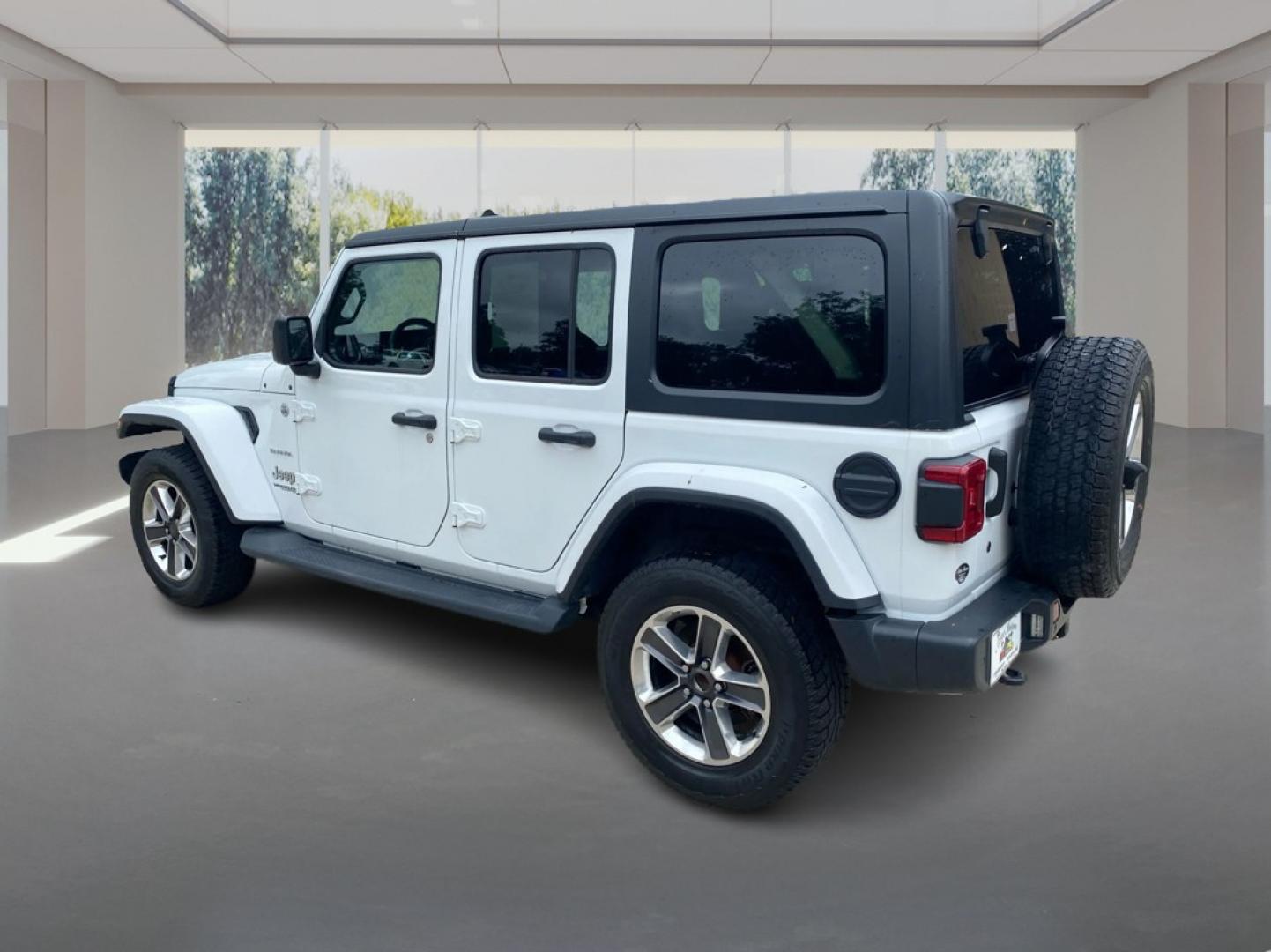 2020 WHITE JEEP WRANGLER UNLIMI SAHARA (1C4HJXEG0LW) with an 3.6L engine, Automatic transmission, located at 908 SE 14th Street, Des Moines, IA, 50317, (515) 281-0330, 41.580303, -93.597046- Photo#4