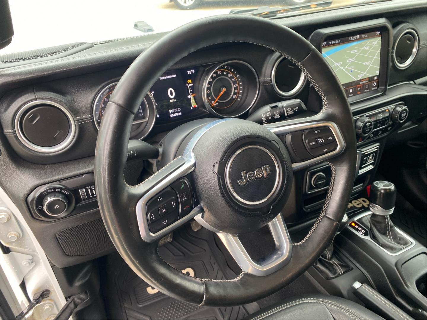 2020 WHITE JEEP WRANGLER UNLIMI SAHARA (1C4HJXEG0LW) with an 3.6L engine, Automatic transmission, located at 908 SE 14th Street, Des Moines, IA, 50317, (515) 281-0330, 41.580303, -93.597046- Photo#16