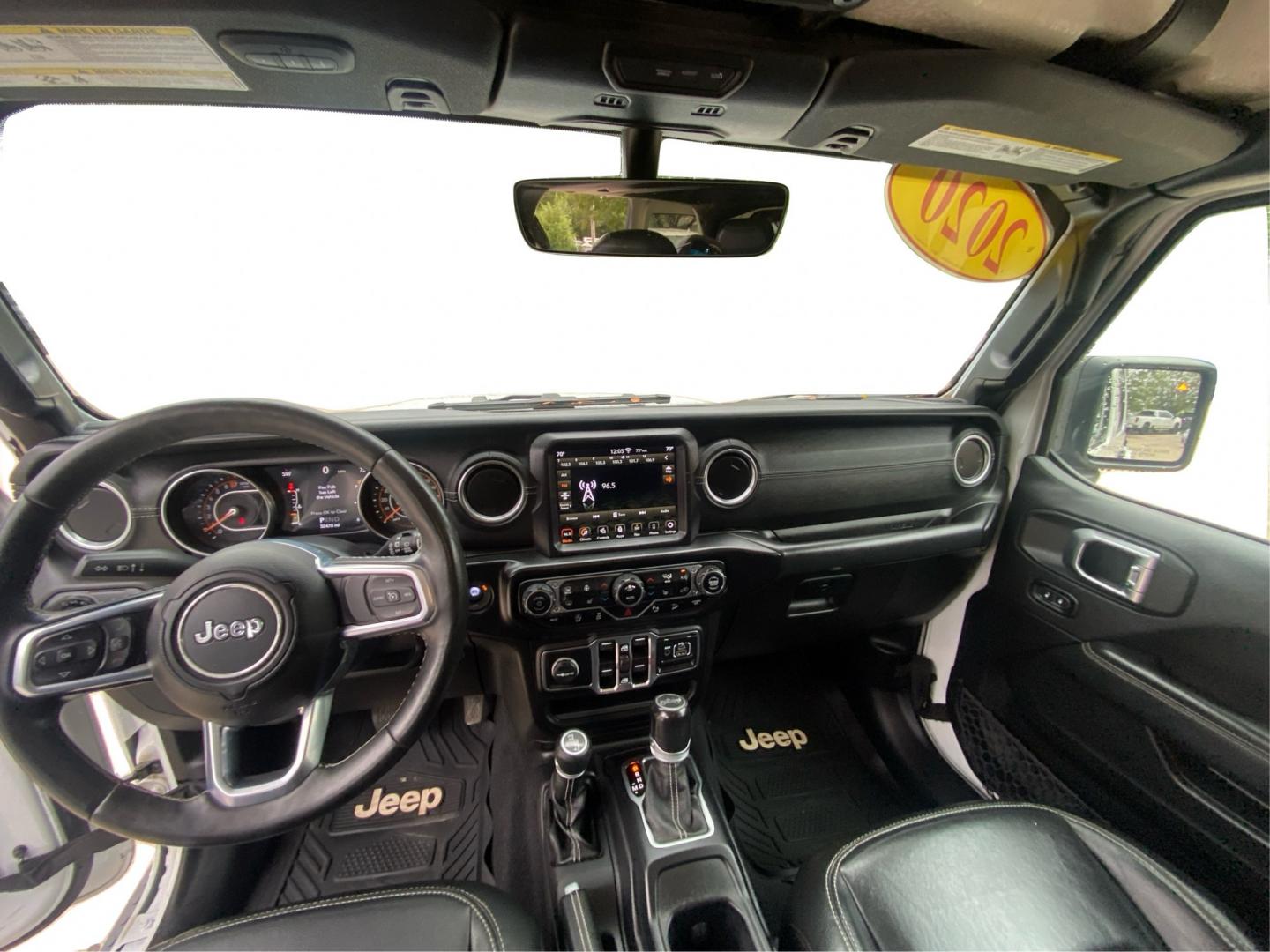 2020 WHITE JEEP WRANGLER UNLIMI SAHARA (1C4HJXEG0LW) with an 3.6L engine, Automatic transmission, located at 908 SE 14th Street, Des Moines, IA, 50317, (515) 281-0330, 41.580303, -93.597046- Photo#22