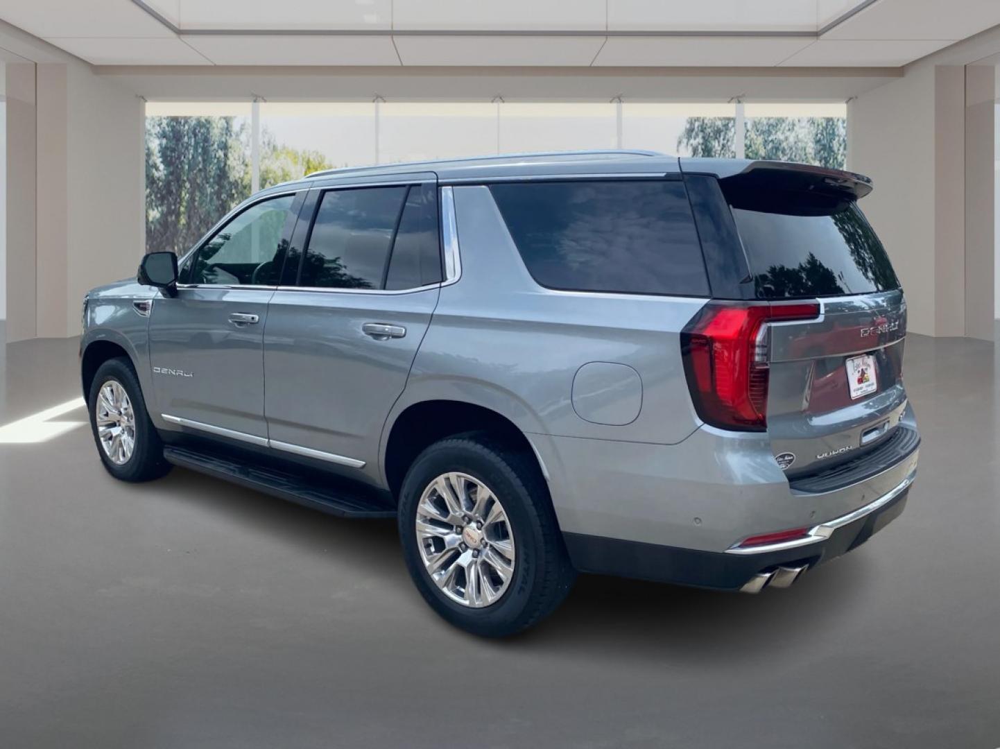 2025 GRAY GMC YUKON DENALI (1GKS2DRL9SR) with an 6.2L engine, Automatic transmission, located at 908 SE 14th Street, Des Moines, IA, 50317, (515) 281-0330, 41.580303, -93.597046- Photo#4