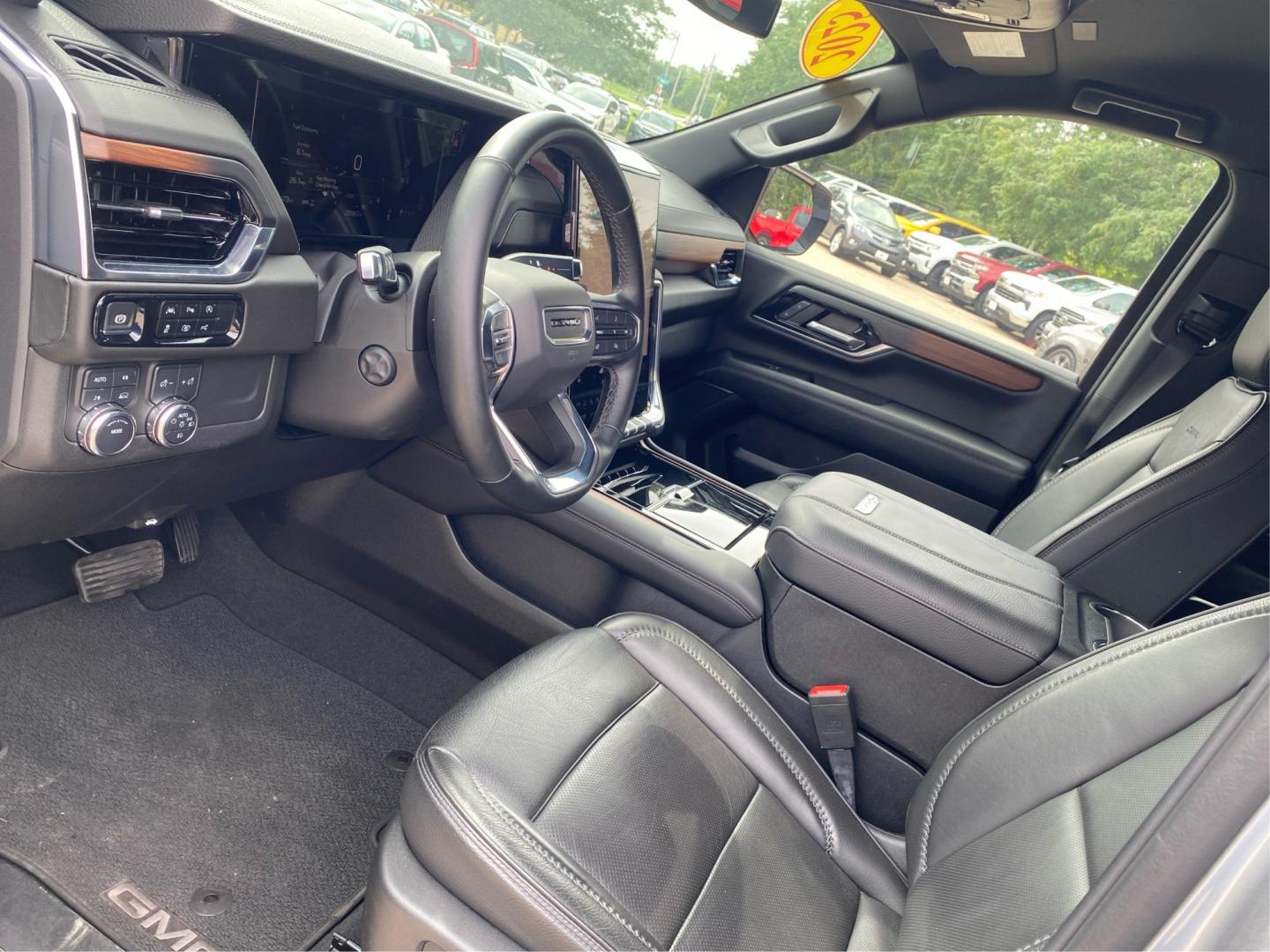 2025 GRAY GMC YUKON DENALI (1GKS2DRL9SR) with an 6.2L engine, Automatic transmission, located at 908 SE 14th Street, Des Moines, IA, 50317, (515) 281-0330, 41.580303, -93.597046- Photo#8