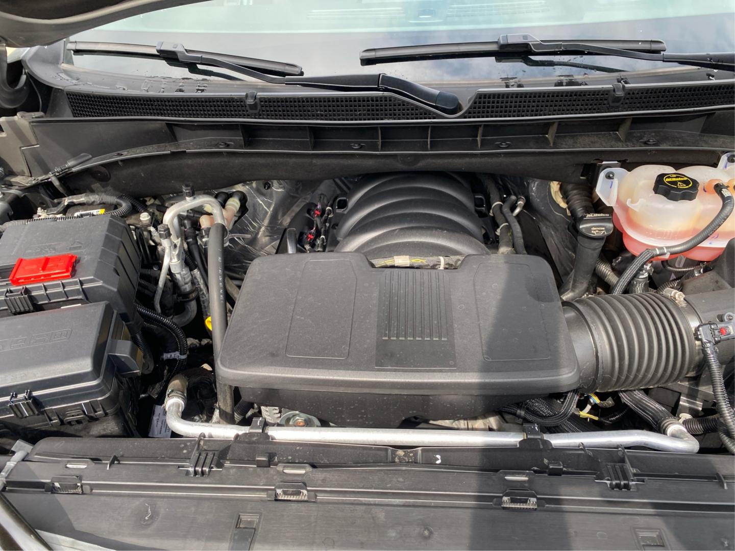 2025 GRAY GMC YUKON DENALI (1GKS2DRL9SR) with an 6.2L engine, Automatic transmission, located at 908 SE 14th Street, Des Moines, IA, 50317, (515) 281-0330, 41.580303, -93.597046- Photo#10