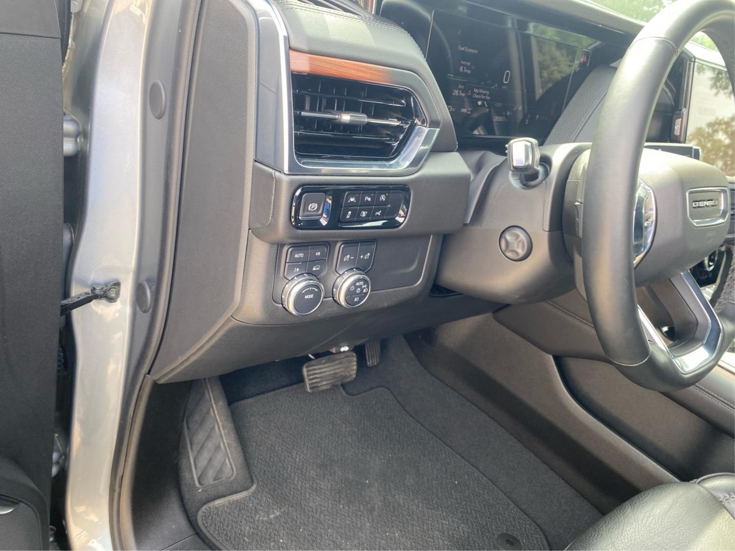 2025 GRAY GMC YUKON DENALI (1GKS2DRL9SR) with an 6.2L engine, Automatic transmission, located at 908 SE 14th Street, Des Moines, IA, 50317, (515) 281-0330, 41.580303, -93.597046- Photo#17