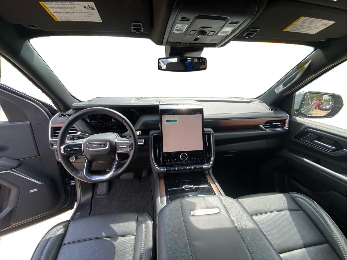 2025 GRAY GMC YUKON DENALI (1GKS2DRL9SR) with an 6.2L engine, Automatic transmission, located at 908 SE 14th Street, Des Moines, IA, 50317, (515) 281-0330, 41.580303, -93.597046- Photo#22