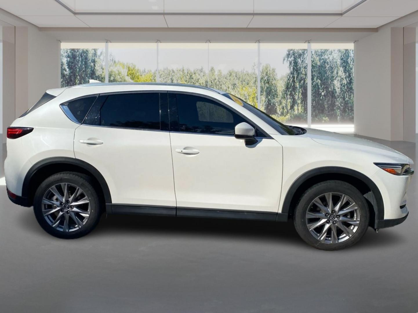 2021 WHITE MAZDA CX-5 GRAND TOURING RESERVE (JM3KFBAY8M0) with an 2.5L engine, Automatic transmission, located at 908 SE 14th Street, Des Moines, IA, 50317, (515) 281-0330, 41.580303, -93.597046- Photo#1