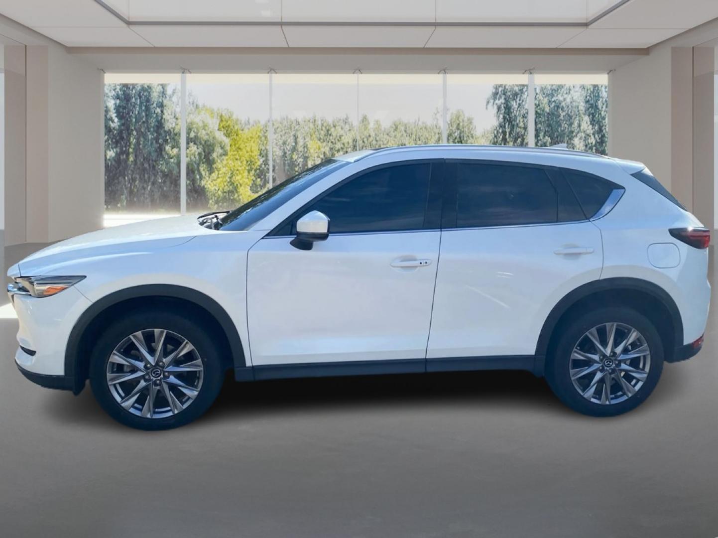 2021 WHITE MAZDA CX-5 GRAND TOURING RESERVE (JM3KFBAY8M0) with an 2.5L engine, Automatic transmission, located at 908 SE 14th Street, Des Moines, IA, 50317, (515) 281-0330, 41.580303, -93.597046- Photo#5