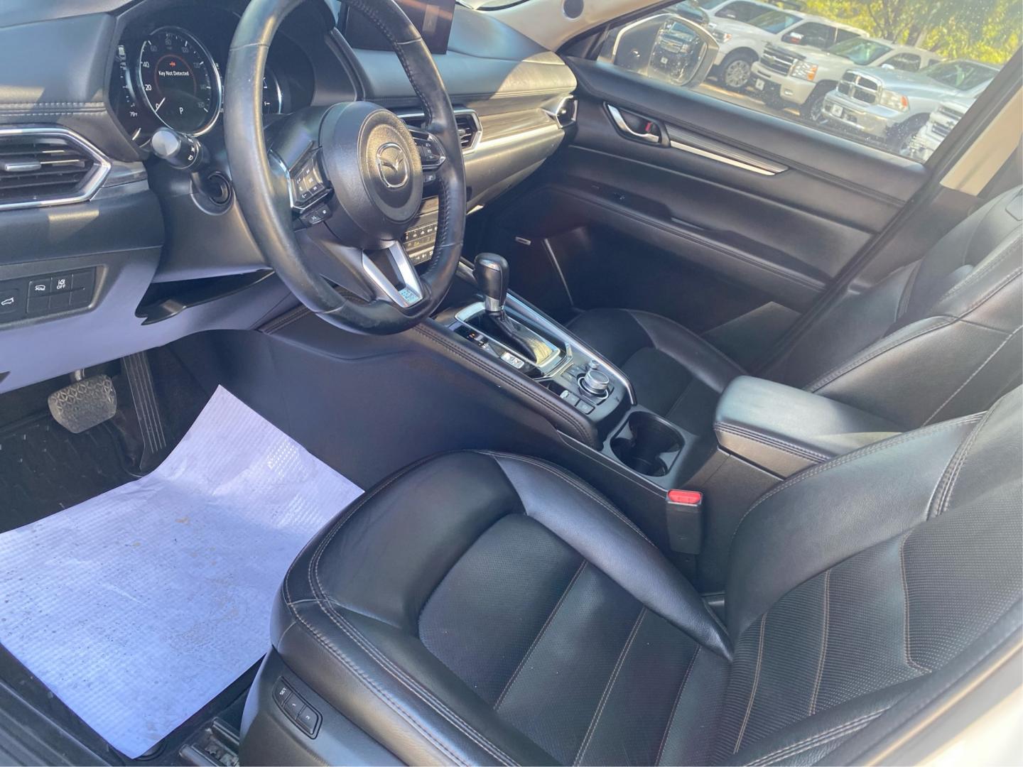 2021 WHITE MAZDA CX-5 GRAND TOURING RESERVE (JM3KFBAY8M0) with an 2.5L engine, Automatic transmission, located at 908 SE 14th Street, Des Moines, IA, 50317, (515) 281-0330, 41.580303, -93.597046- Photo#8