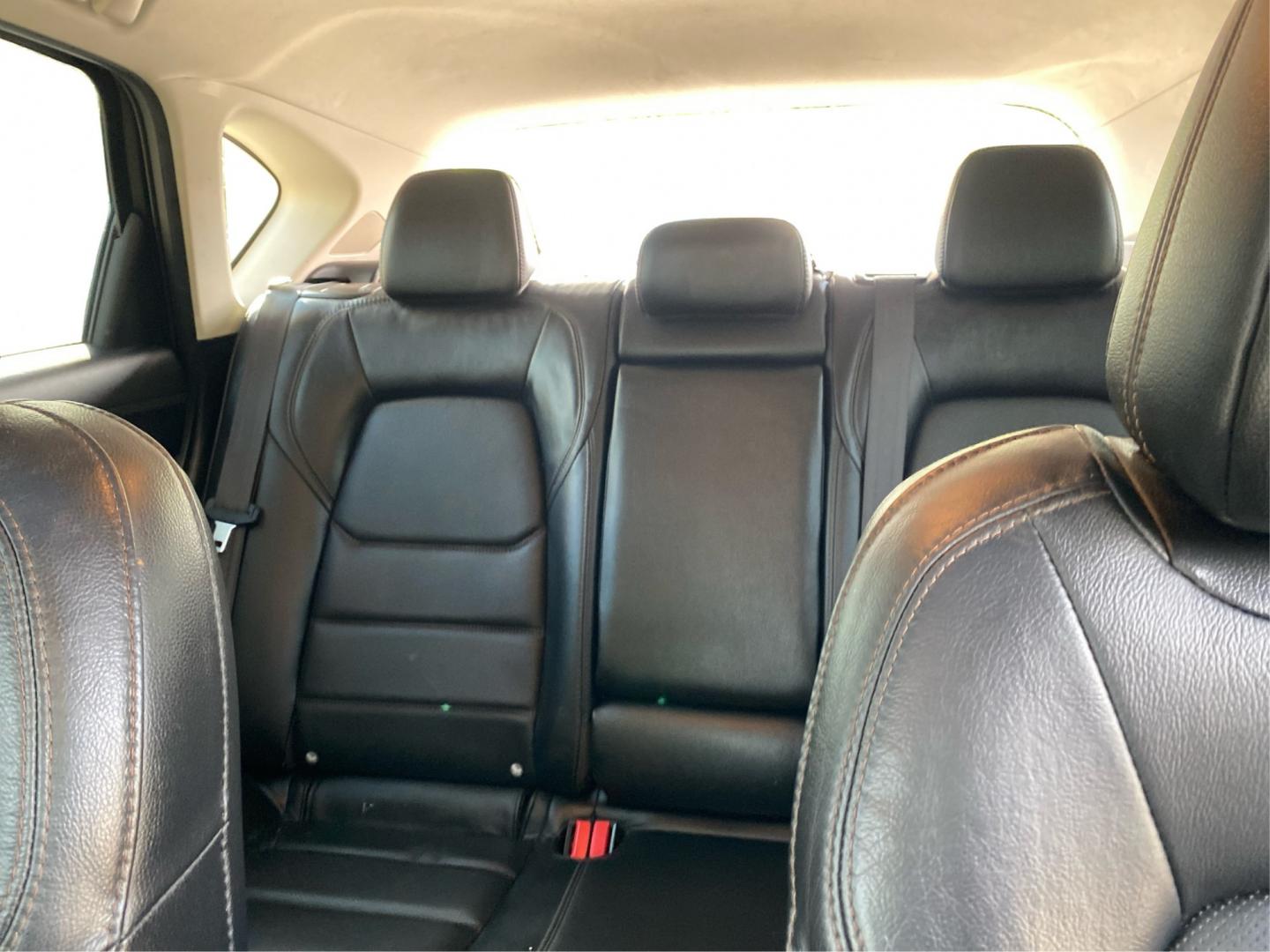 2021 WHITE MAZDA CX-5 GRAND TOURING RESERVE (JM3KFBAY8M0) with an 2.5L engine, Automatic transmission, located at 908 SE 14th Street, Des Moines, IA, 50317, (515) 281-0330, 41.580303, -93.597046- Photo#14