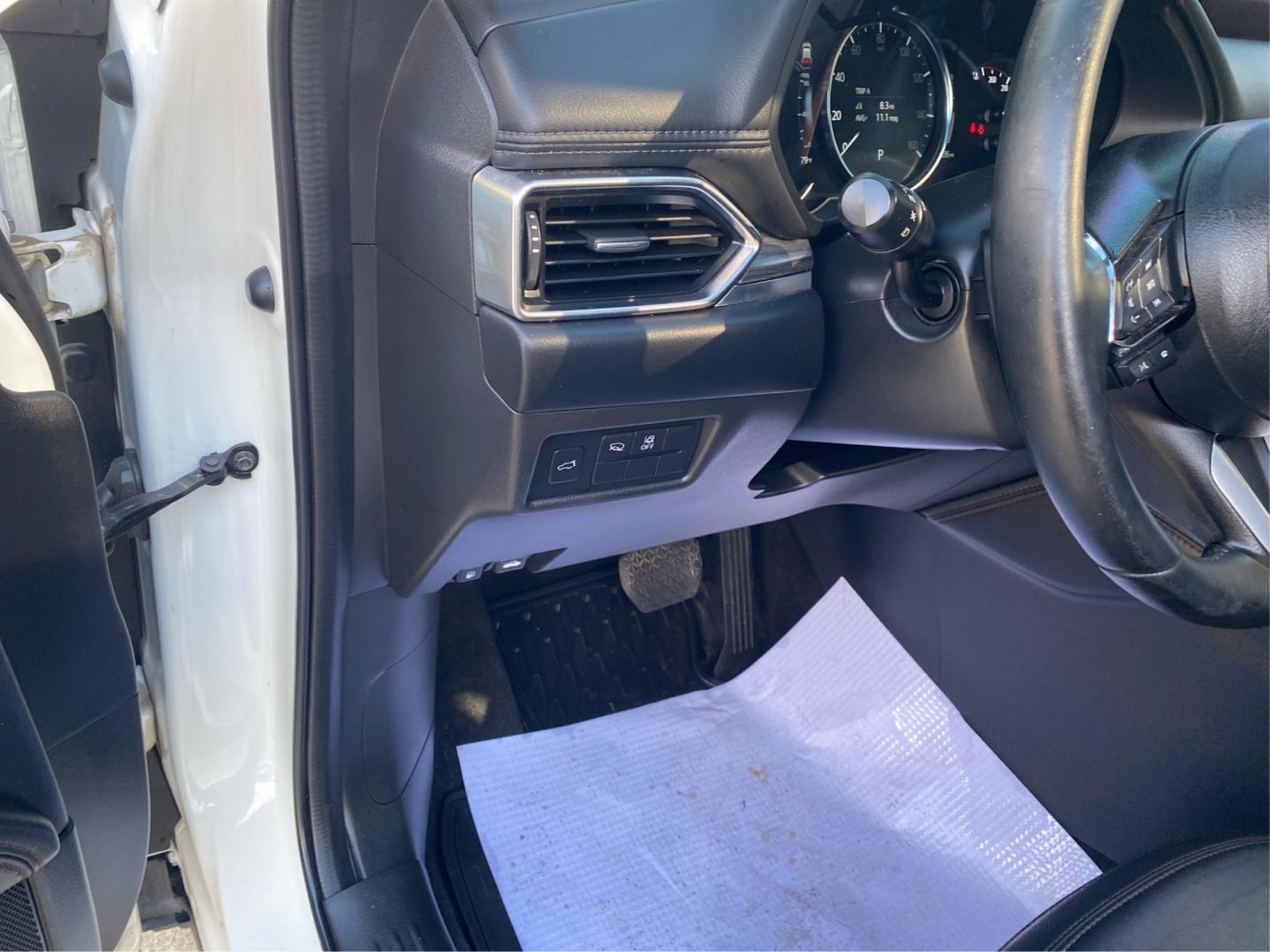 2021 WHITE MAZDA CX-5 GRAND TOURING RESERVE (JM3KFBAY8M0) with an 2.5L engine, Automatic transmission, located at 908 SE 14th Street, Des Moines, IA, 50317, (515) 281-0330, 41.580303, -93.597046- Photo#17