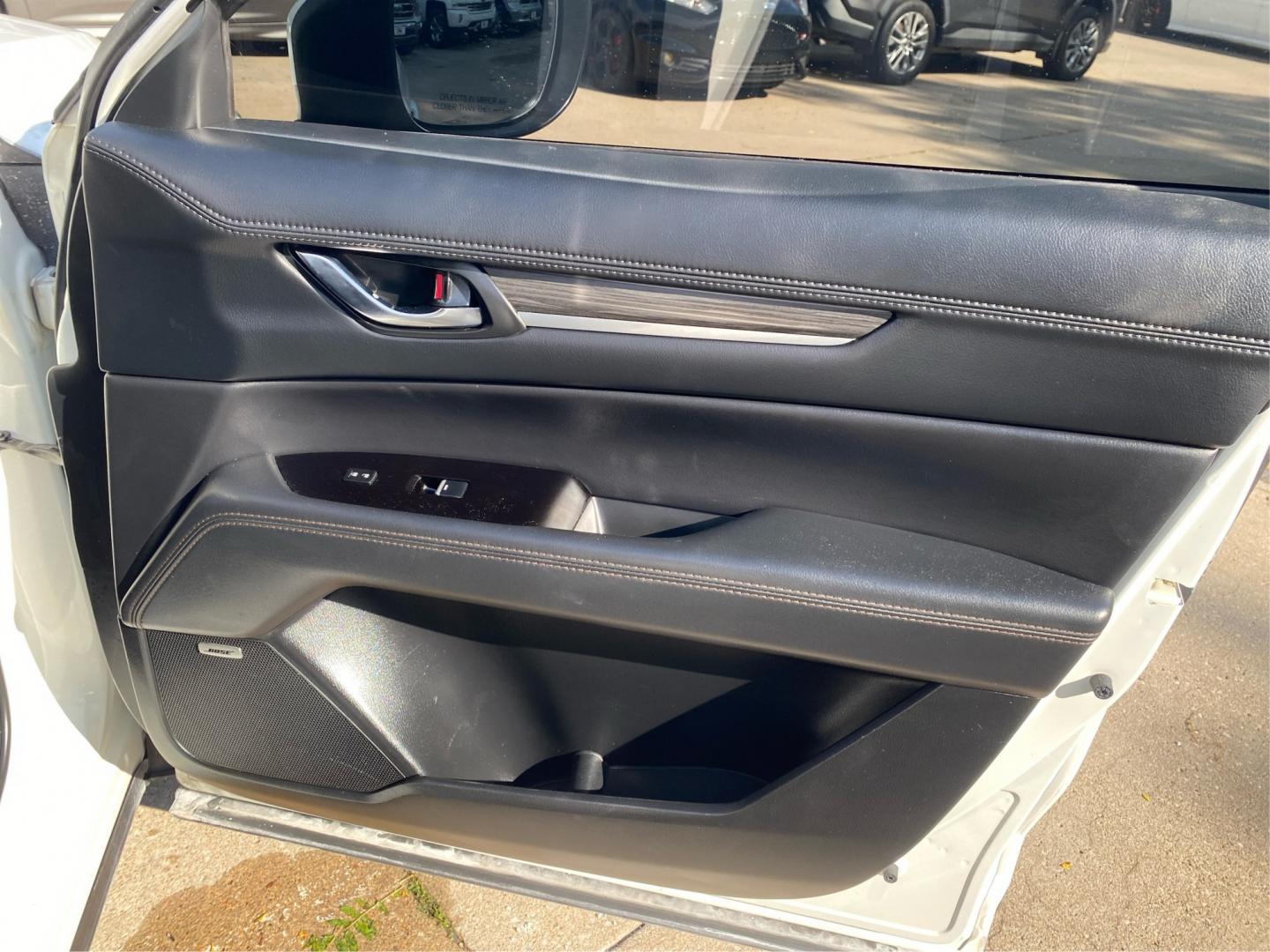 2021 WHITE MAZDA CX-5 GRAND TOURING RESERVE (JM3KFBAY8M0) with an 2.5L engine, Automatic transmission, located at 908 SE 14th Street, Des Moines, IA, 50317, (515) 281-0330, 41.580303, -93.597046- Photo#20