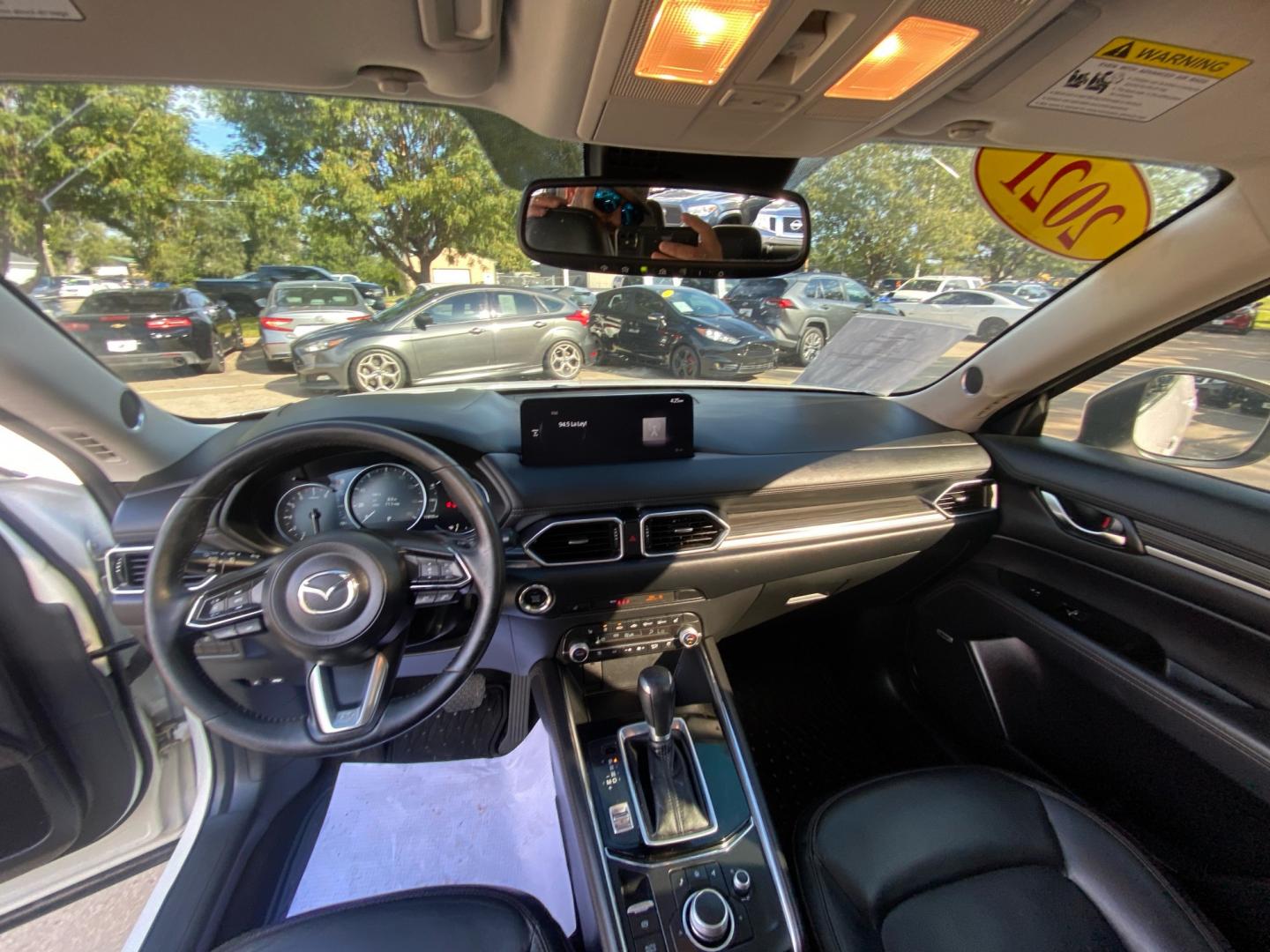 2021 WHITE MAZDA CX-5 GRAND TOURING RESERVE (JM3KFBAY8M0) with an 2.5L engine, Automatic transmission, located at 908 SE 14th Street, Des Moines, IA, 50317, (515) 281-0330, 41.580303, -93.597046- Photo#21