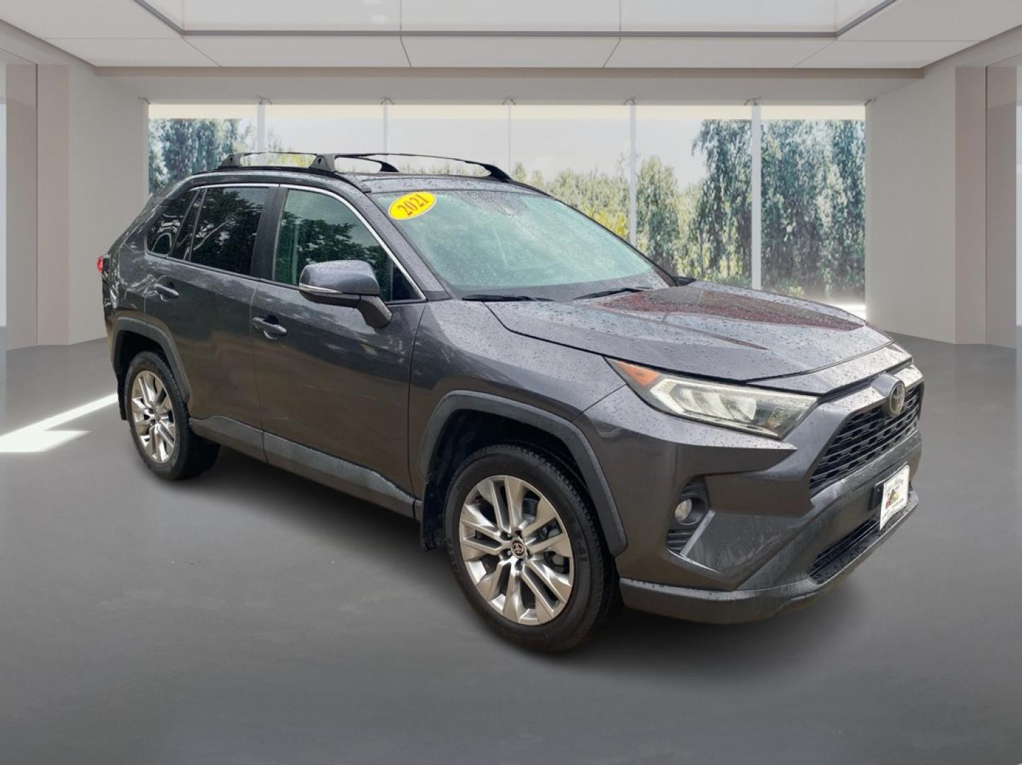 2021 GRAY TOYOTA RAV4 XLE PREMIUM (2T3C1RFV3MW) with an 2.5L engine, Automatic transmission, located at 908 SE 14th Street, Des Moines, IA, 50317, (515) 281-0330, 41.580303, -93.597046- Photo#0