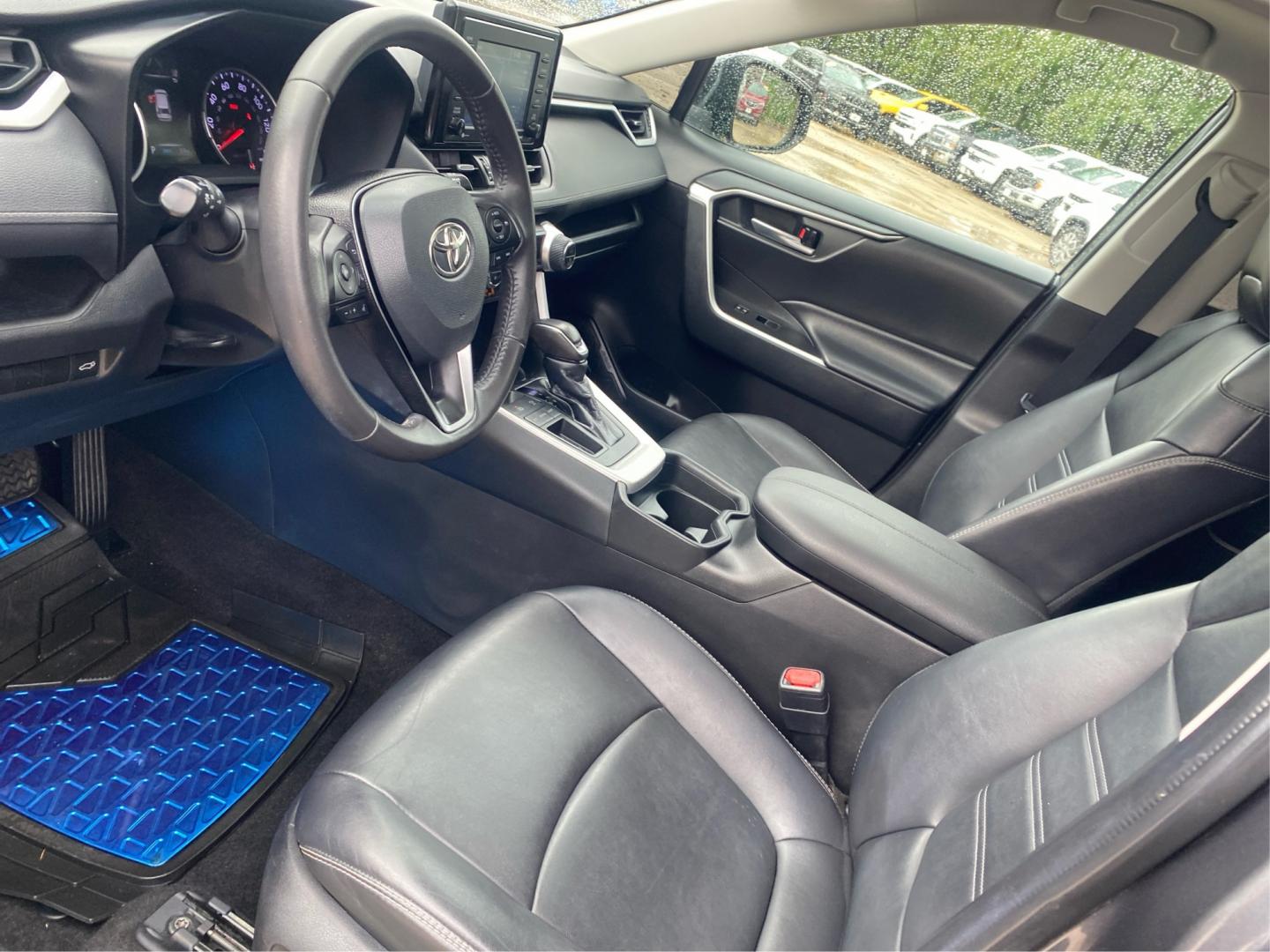 2021 GRAY TOYOTA RAV4 XLE PREMIUM (2T3C1RFV3MW) with an 2.5L engine, Automatic transmission, located at 908 SE 14th Street, Des Moines, IA, 50317, (515) 281-0330, 41.580303, -93.597046- Photo#8
