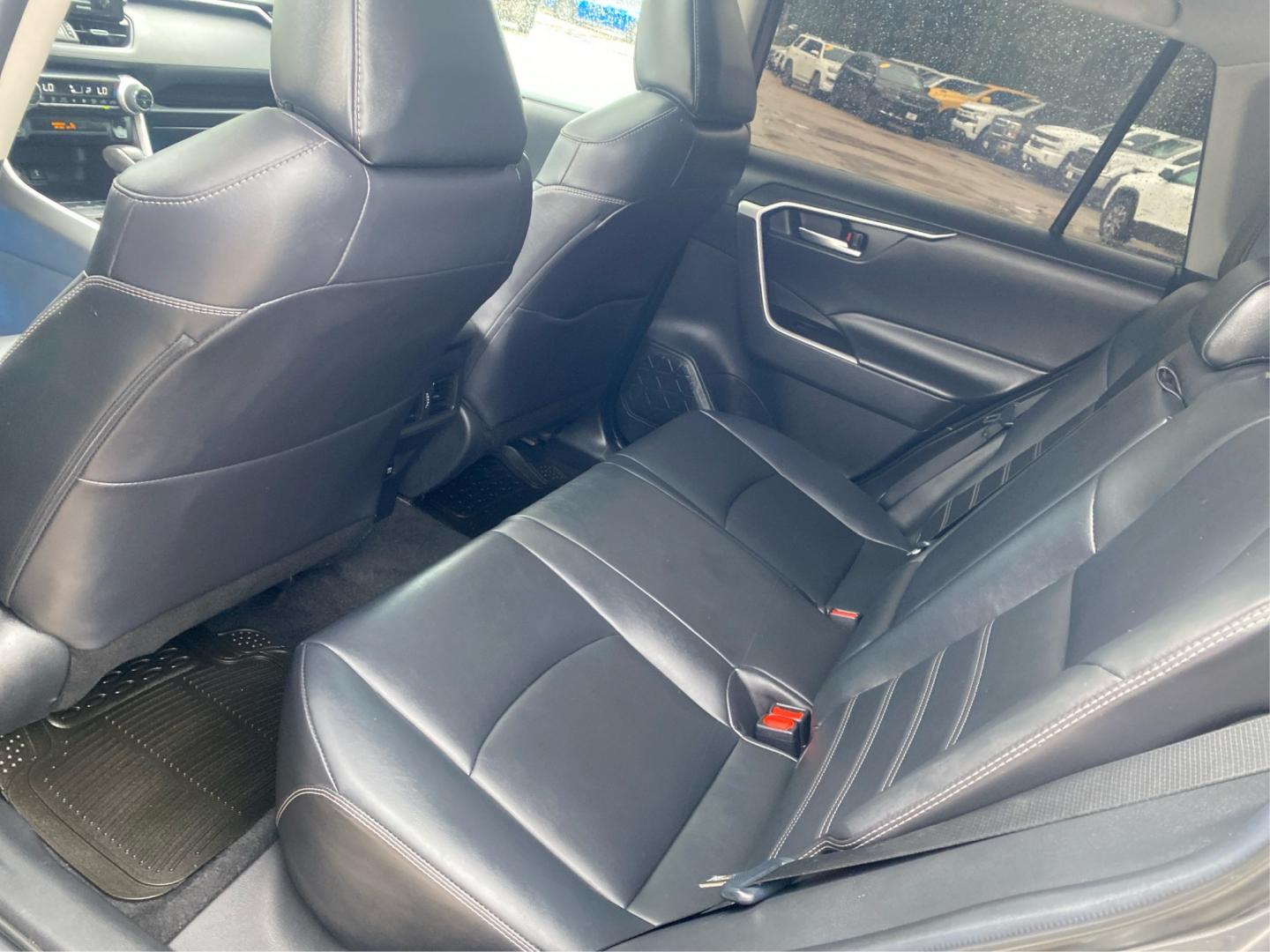 2021 GRAY TOYOTA RAV4 XLE PREMIUM (2T3C1RFV3MW) with an 2.5L engine, Automatic transmission, located at 908 SE 14th Street, Des Moines, IA, 50317, (515) 281-0330, 41.580303, -93.597046- Photo#9