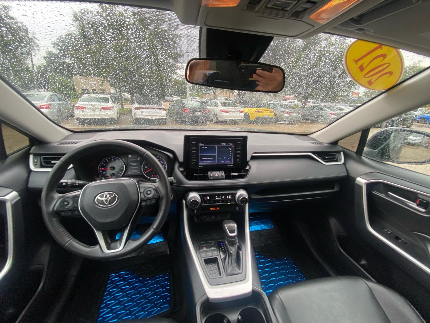 2021 GRAY TOYOTA RAV4 XLE PREMIUM (2T3C1RFV3MW) with an 2.5L engine, Automatic transmission, located at 908 SE 14th Street, Des Moines, IA, 50317, (515) 281-0330, 41.580303, -93.597046- Photo#21