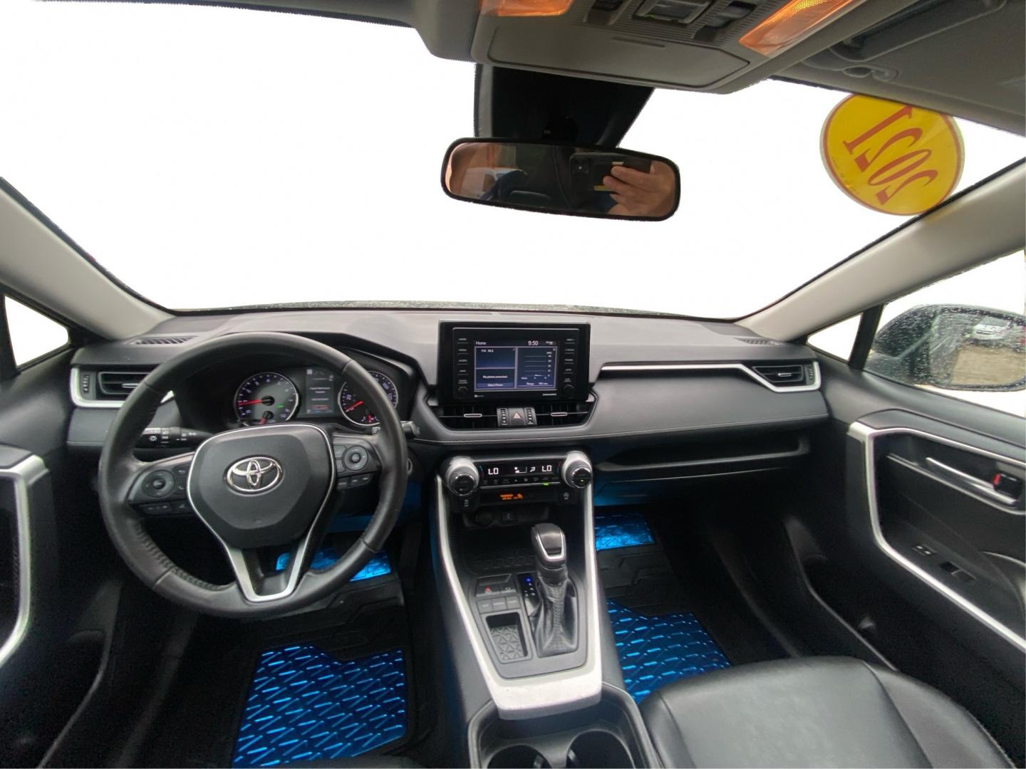 2021 GRAY TOYOTA RAV4 XLE PREMIUM (2T3C1RFV3MW) with an 2.5L engine, Automatic transmission, located at 908 SE 14th Street, Des Moines, IA, 50317, (515) 281-0330, 41.580303, -93.597046- Photo#22