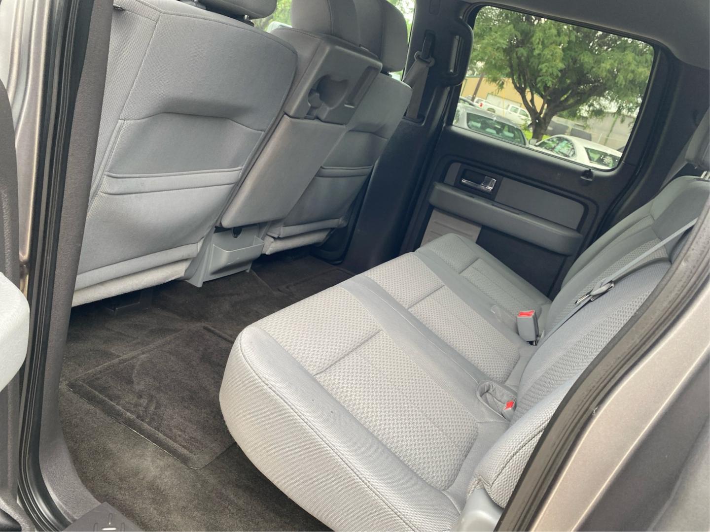 2014 GRAY FORD F150 SUPERCREW (1FTFW1EFXEK) with an 5.0L engine, Automatic transmission, located at 908 SE 14th Street, Des Moines, IA, 50317, (515) 281-0330, 41.580303, -93.597046- Photo#9
