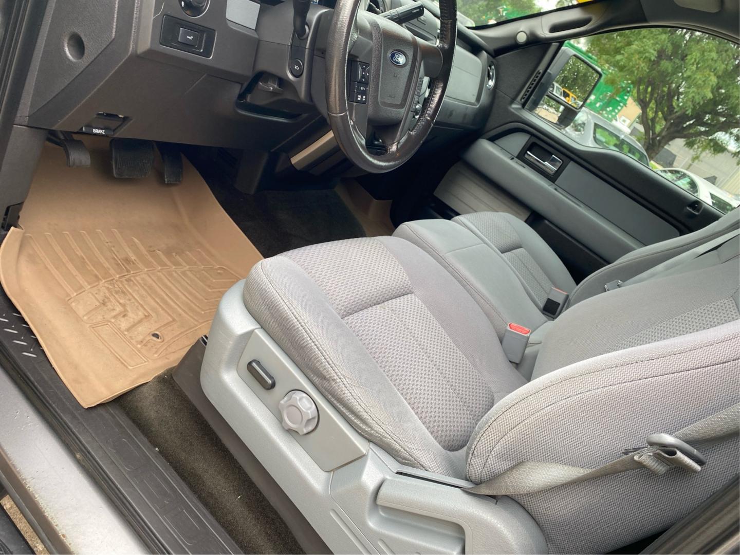 2014 GRAY FORD F150 SUPERCREW (1FTFW1EFXEK) with an 5.0L engine, Automatic transmission, located at 908 SE 14th Street, Des Moines, IA, 50317, (515) 281-0330, 41.580303, -93.597046- Photo#17