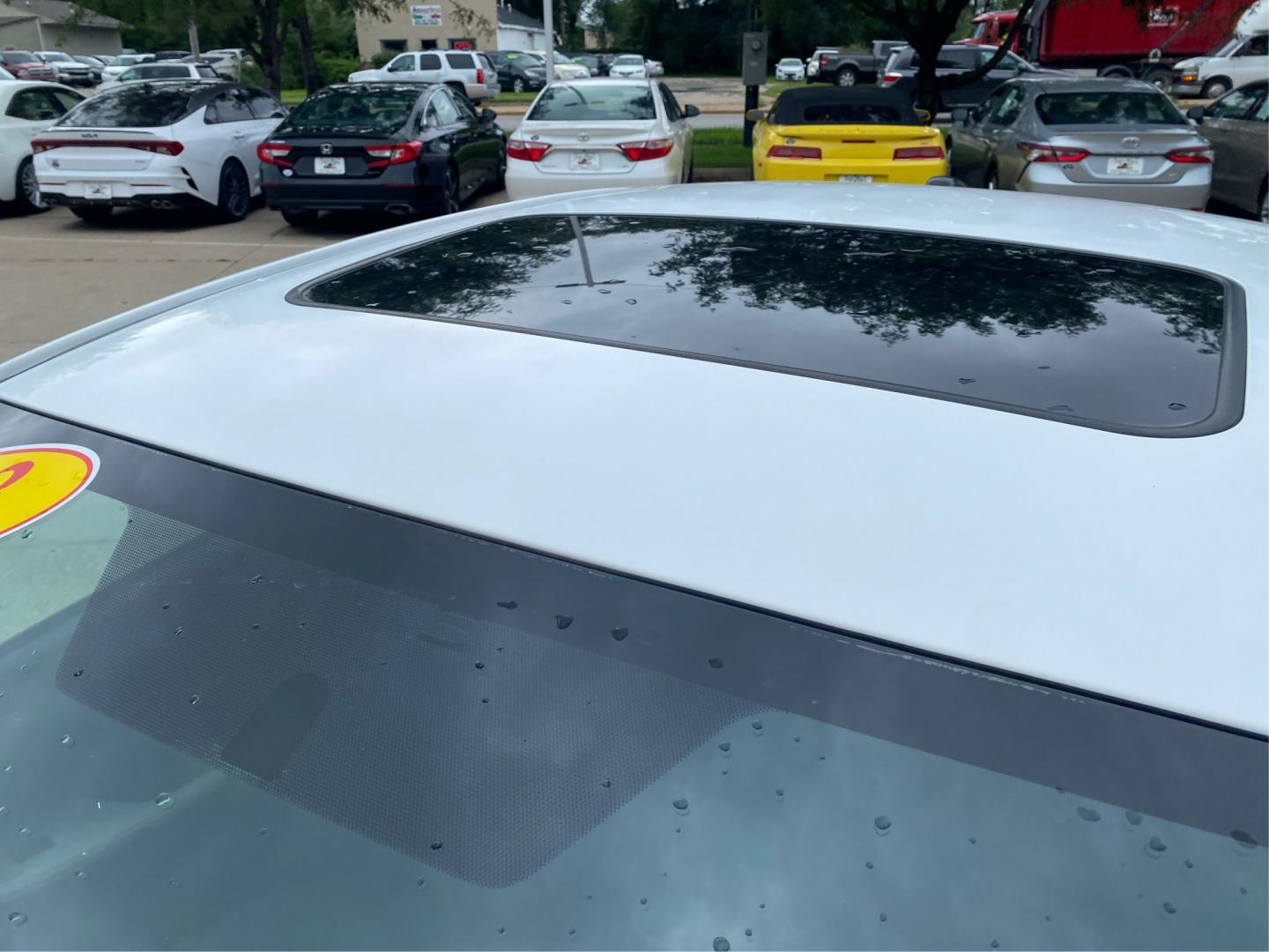 2013 WHITE TOYOTA COROLLA BASE (2T1BU4EE1DC) with an 1.8L engine, Automatic transmission, located at 908 SE 14th Street, Des Moines, IA, 50317, (515) 281-0330, 41.580303, -93.597046- Photo#11