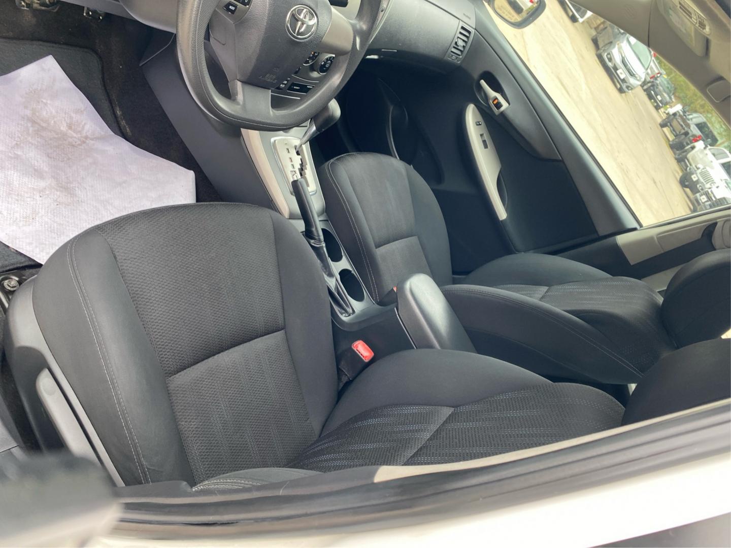 2013 WHITE TOYOTA COROLLA BASE (2T1BU4EE1DC) with an 1.8L engine, Automatic transmission, located at 908 SE 14th Street, Des Moines, IA, 50317, (515) 281-0330, 41.580303, -93.597046- Photo#18