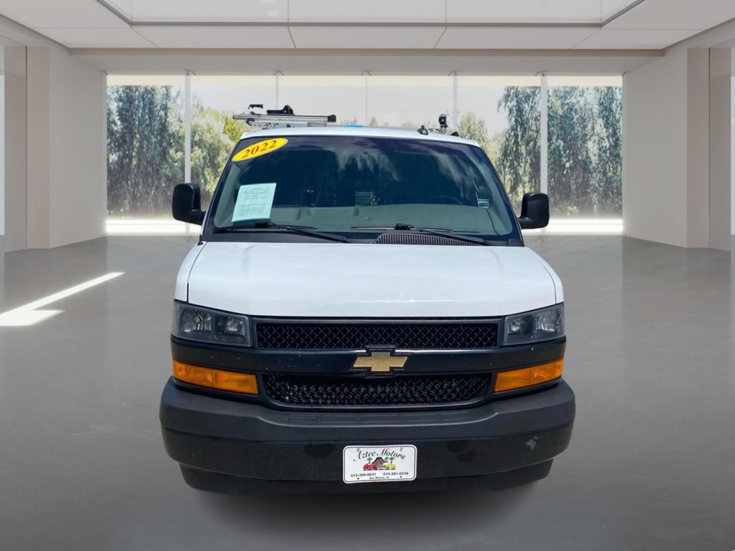 2022 WHITE CHEVROLET EXPRESS G2500 (1GCWGAFP9N1) with an 4.3L engine, Automatic transmission, located at 908 SE 14th Street, Des Moines, IA, 50317, (515) 281-0330, 41.580303, -93.597046- Photo#6
