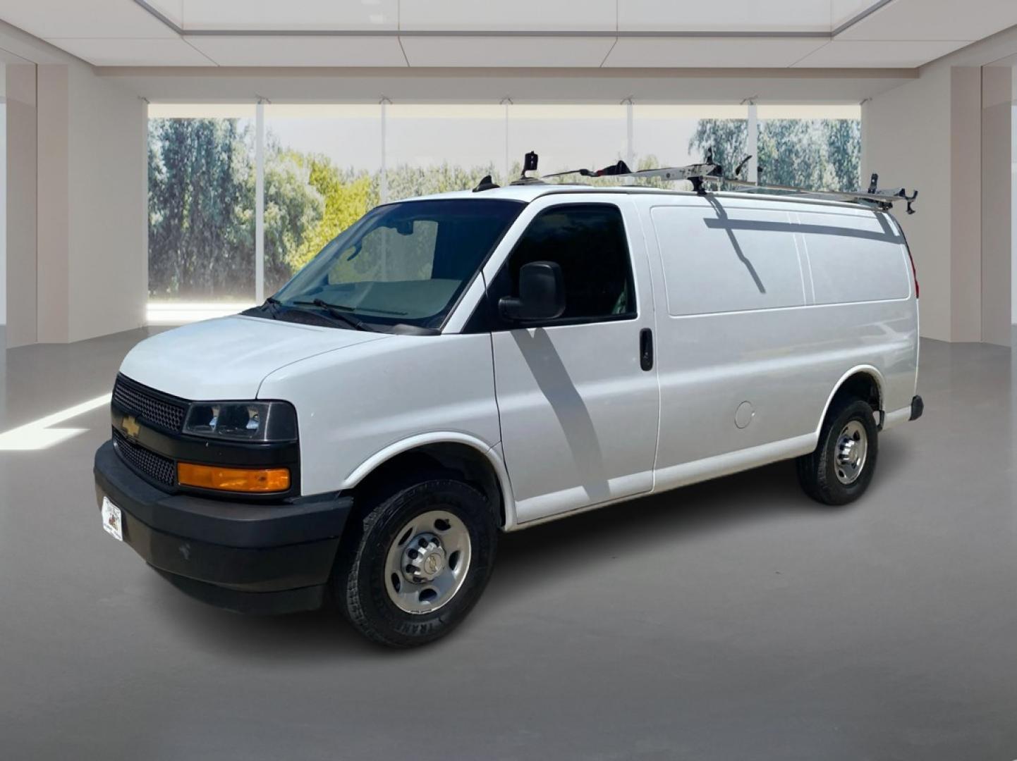 2022 WHITE CHEVROLET EXPRESS G2500 (1GCWGAFP9N1) with an 4.3L engine, Automatic transmission, located at 908 SE 14th Street, Des Moines, IA, 50317, (515) 281-0330, 41.580303, -93.597046- Photo#7