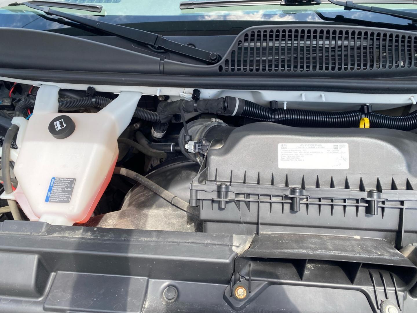2022 WHITE CHEVROLET EXPRESS G2500 (1GCWGAFP9N1) with an 4.3L engine, Automatic transmission, located at 908 SE 14th Street, Des Moines, IA, 50317, (515) 281-0330, 41.580303, -93.597046- Photo#9