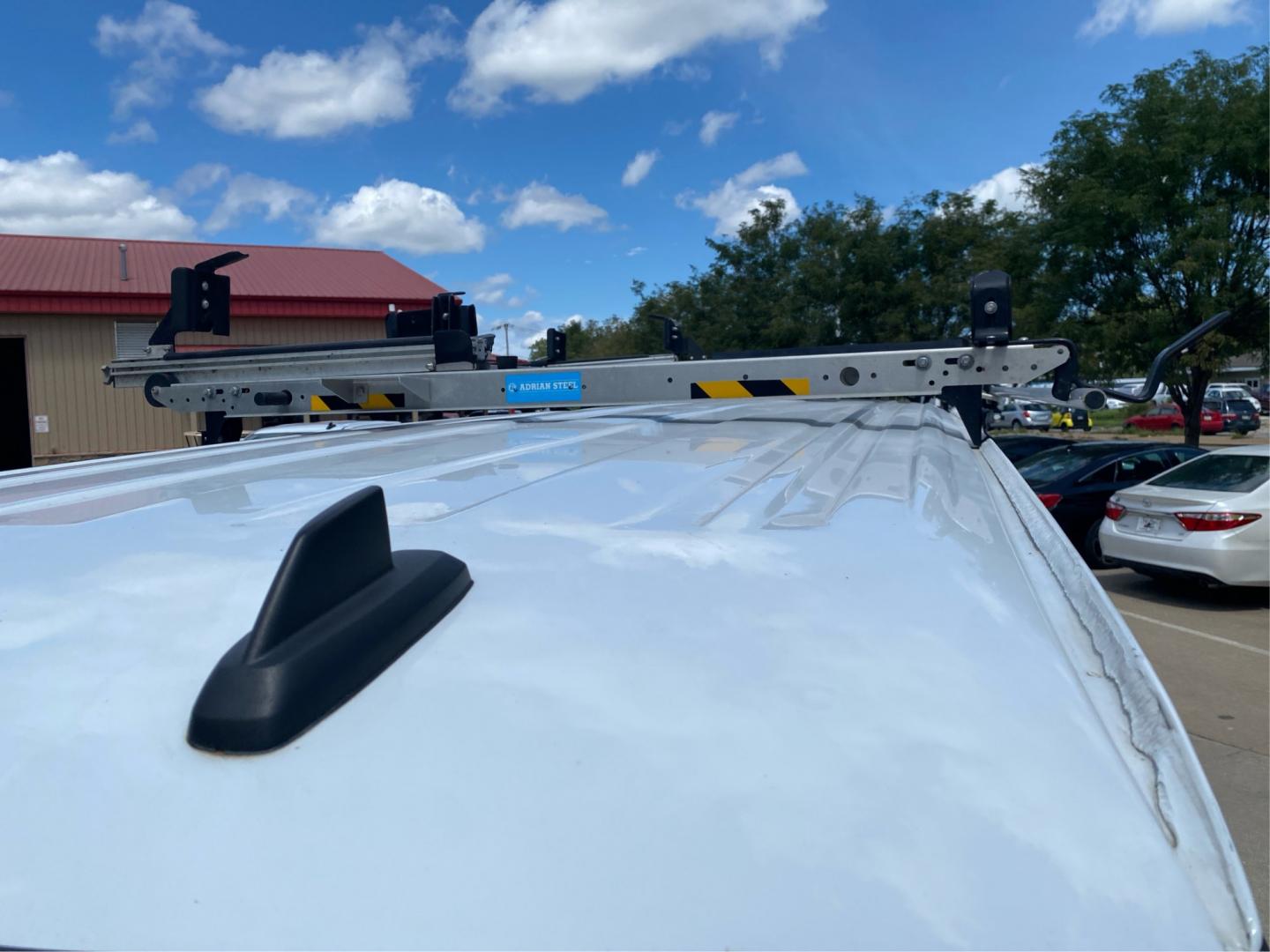 2022 WHITE CHEVROLET EXPRESS G2500 (1GCWGAFP9N1) with an 4.3L engine, Automatic transmission, located at 908 SE 14th Street, Des Moines, IA, 50317, (515) 281-0330, 41.580303, -93.597046- Photo#10
