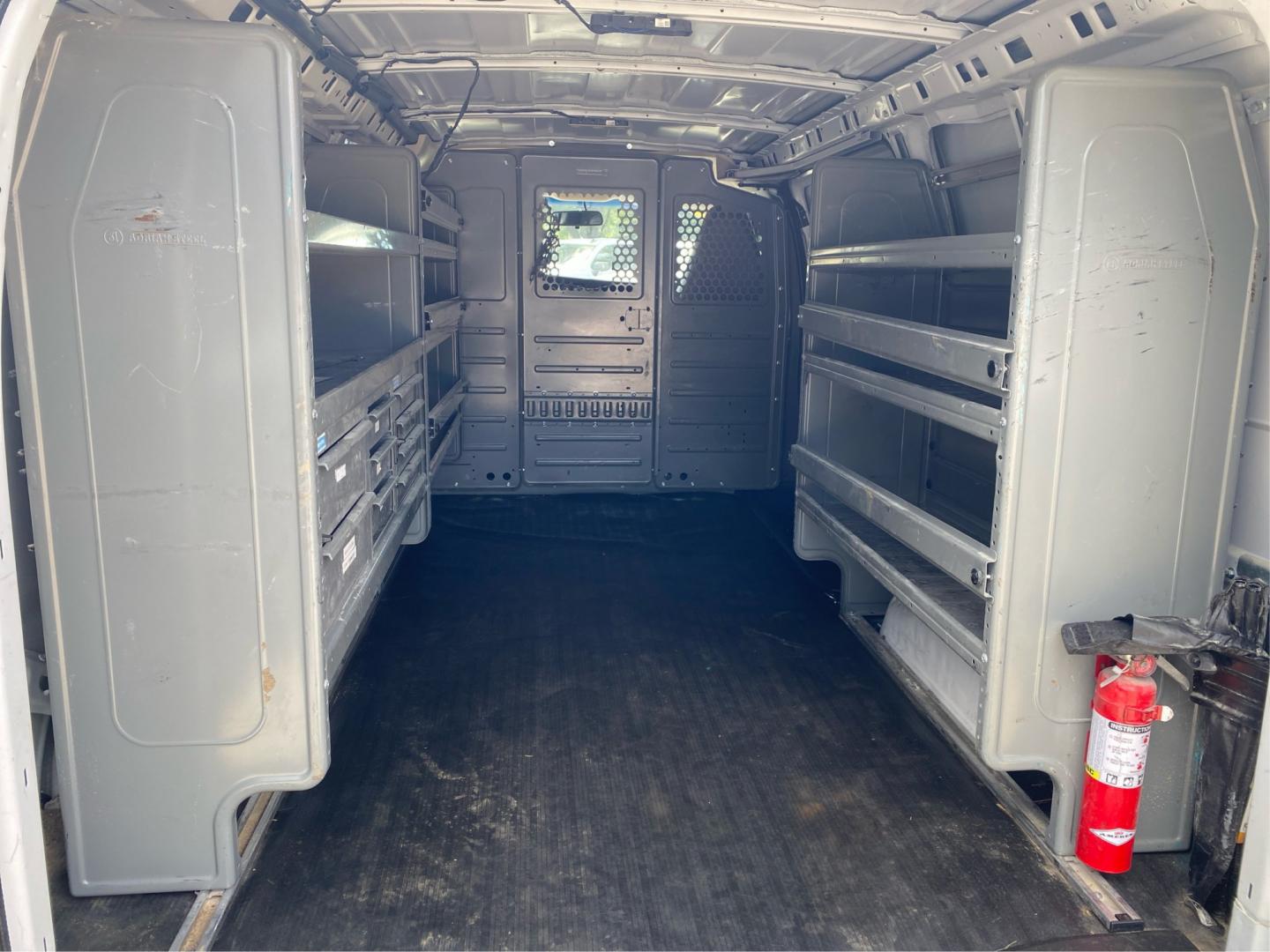 2022 WHITE CHEVROLET EXPRESS G2500 (1GCWGAFP9N1) with an 4.3L engine, Automatic transmission, located at 908 SE 14th Street, Des Moines, IA, 50317, (515) 281-0330, 41.580303, -93.597046- Photo#11