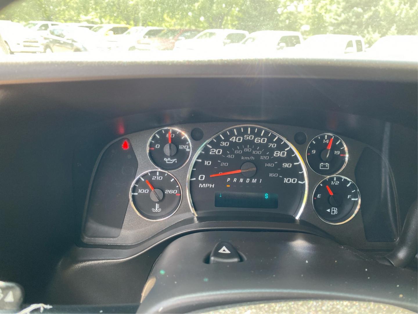 2022 WHITE CHEVROLET EXPRESS G2500 (1GCWGAFP9N1) with an 4.3L engine, Automatic transmission, located at 908 SE 14th Street, Des Moines, IA, 50317, (515) 281-0330, 41.580303, -93.597046- Photo#13