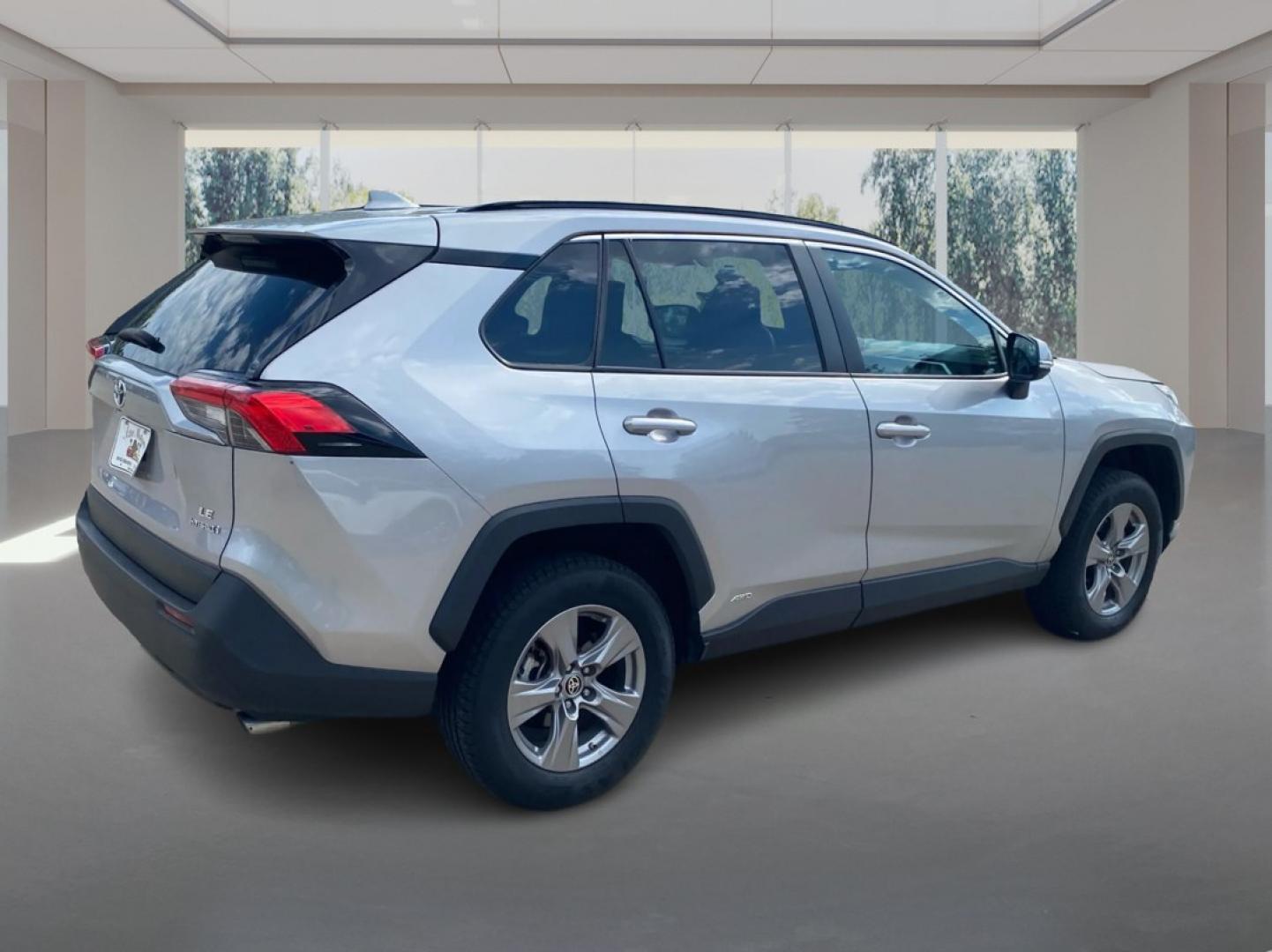 2022 SILVER TOYOTA RAV4 LE (4T3MWRFV0NU) with an 2.5L engine, Continuously Variable transmission, located at 908 SE 14th Street, Des Moines, IA, 50317, (515) 281-0330, 41.580303, -93.597046- Photo#2