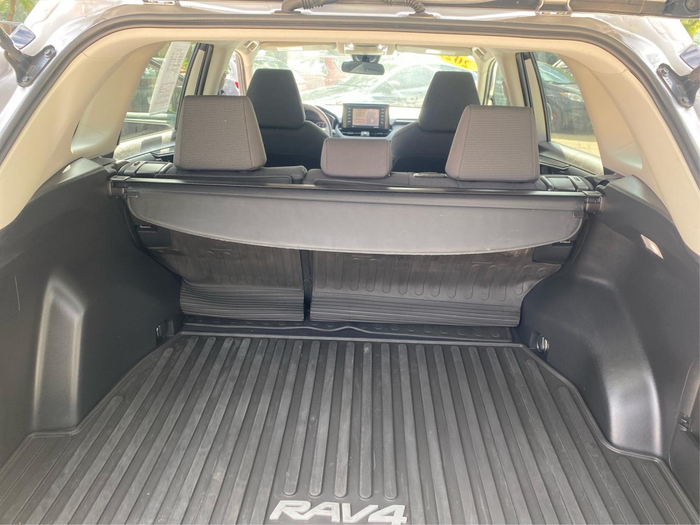 2022 SILVER TOYOTA RAV4 LE (4T3MWRFV0NU) with an 2.5L engine, Continuously Variable transmission, located at 908 SE 14th Street, Des Moines, IA, 50317, (515) 281-0330, 41.580303, -93.597046- Photo#12