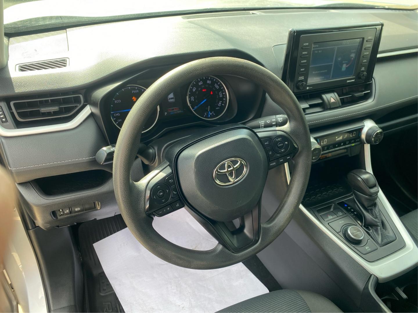 2022 SILVER TOYOTA RAV4 LE (4T3MWRFV0NU) with an 2.5L engine, Continuously Variable transmission, located at 908 SE 14th Street, Des Moines, IA, 50317, (515) 281-0330, 41.580303, -93.597046- Photo#16