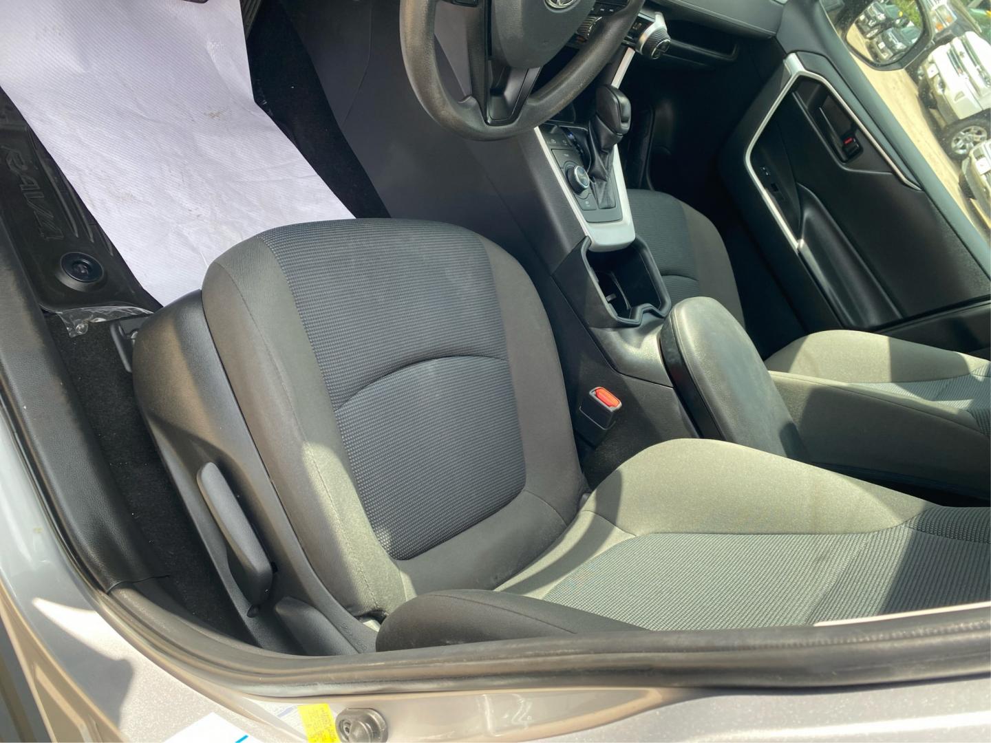 2022 SILVER TOYOTA RAV4 LE (4T3MWRFV0NU) with an 2.5L engine, Continuously Variable transmission, located at 908 SE 14th Street, Des Moines, IA, 50317, (515) 281-0330, 41.580303, -93.597046- Photo#18