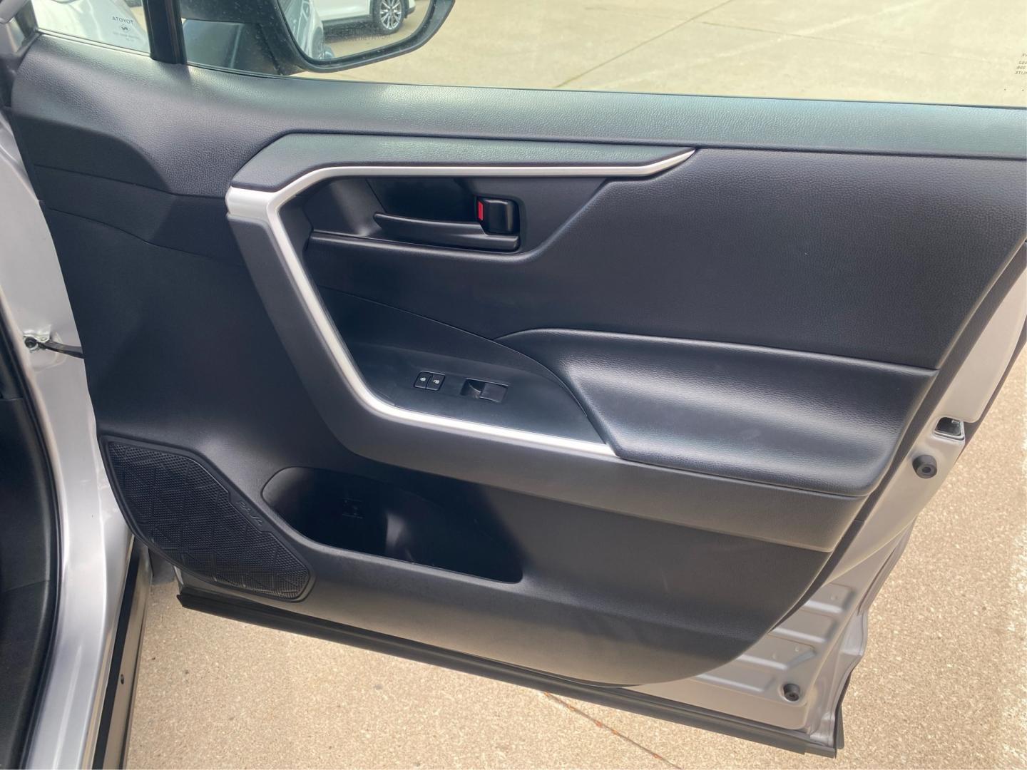 2022 SILVER TOYOTA RAV4 LE (4T3MWRFV0NU) with an 2.5L engine, Continuously Variable transmission, located at 908 SE 14th Street, Des Moines, IA, 50317, (515) 281-0330, 41.580303, -93.597046- Photo#20