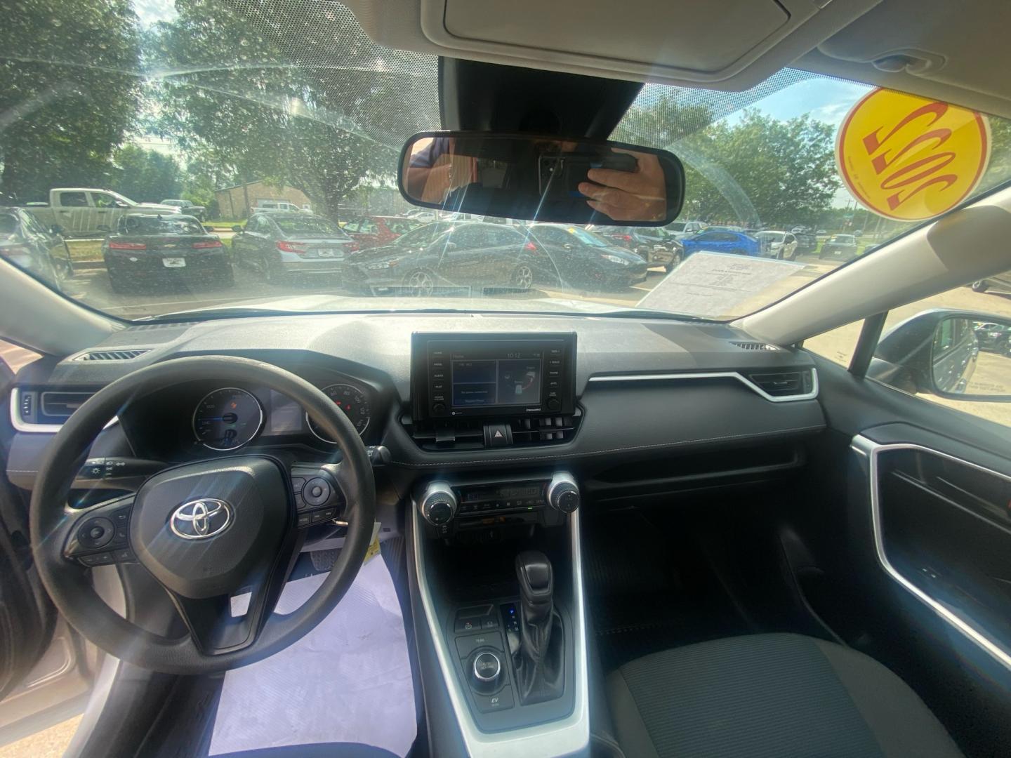 2022 SILVER TOYOTA RAV4 LE (4T3MWRFV0NU) with an 2.5L engine, Continuously Variable transmission, located at 908 SE 14th Street, Des Moines, IA, 50317, (515) 281-0330, 41.580303, -93.597046- Photo#21