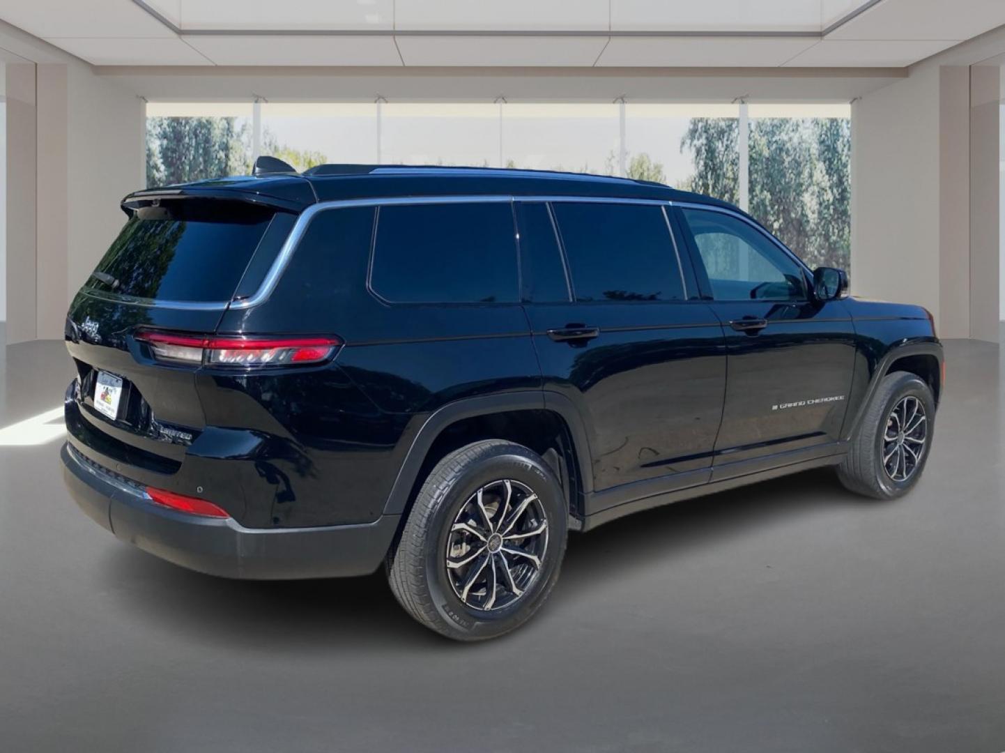 2023 BLACK JEEP GRAND CHEROKEE L LIMITED (1C4RJKBG2P8) with an 3.6L engine, Automatic transmission, located at 908 SE 14th Street, Des Moines, IA, 50317, (515) 281-0330, 41.580303, -93.597046- Photo#2