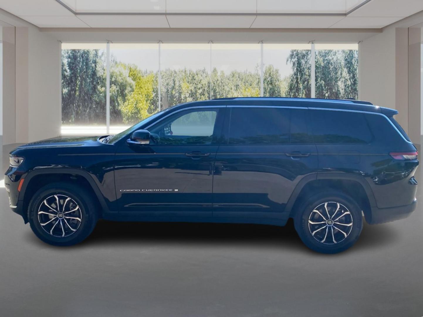 2023 BLACK JEEP GRAND CHEROKEE L LIMITED (1C4RJKBG2P8) with an 3.6L engine, Automatic transmission, located at 908 SE 14th Street, Des Moines, IA, 50317, (515) 281-0330, 41.580303, -93.597046- Photo#5
