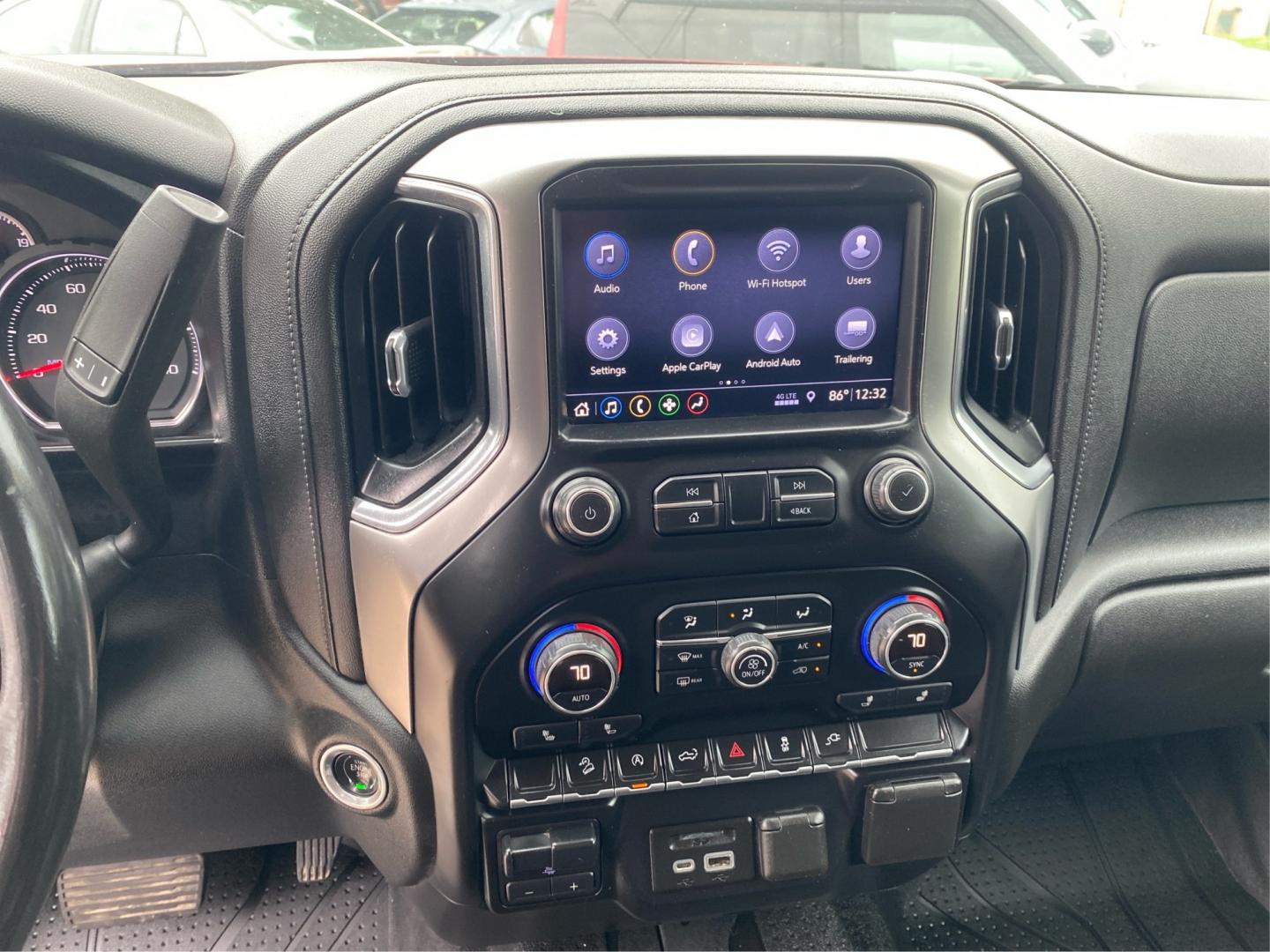 2019 RED CHEVROLET SILVERADO 1500 LT (1GCUYDED0KZ) with an 5.3L engine, Automatic transmission, located at 908 SE 14th Street, Des Moines, IA, 50317, (515) 281-0330, 41.580303, -93.597046- Photo#12
