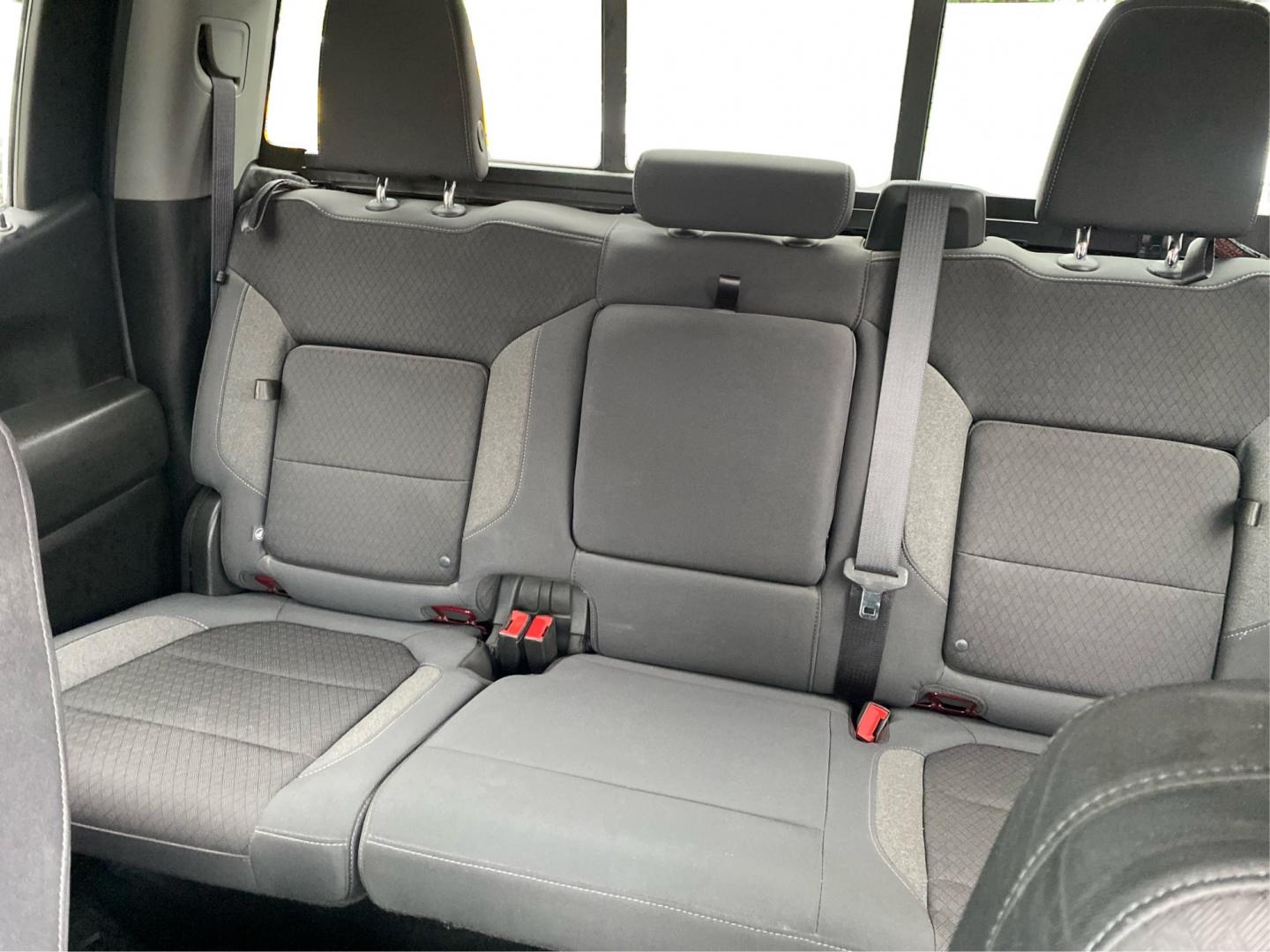 2019 RED CHEVROLET SILVERADO 1500 LT (1GCUYDED0KZ) with an 5.3L engine, Automatic transmission, located at 908 SE 14th Street, Des Moines, IA, 50317, (515) 281-0330, 41.580303, -93.597046- Photo#13