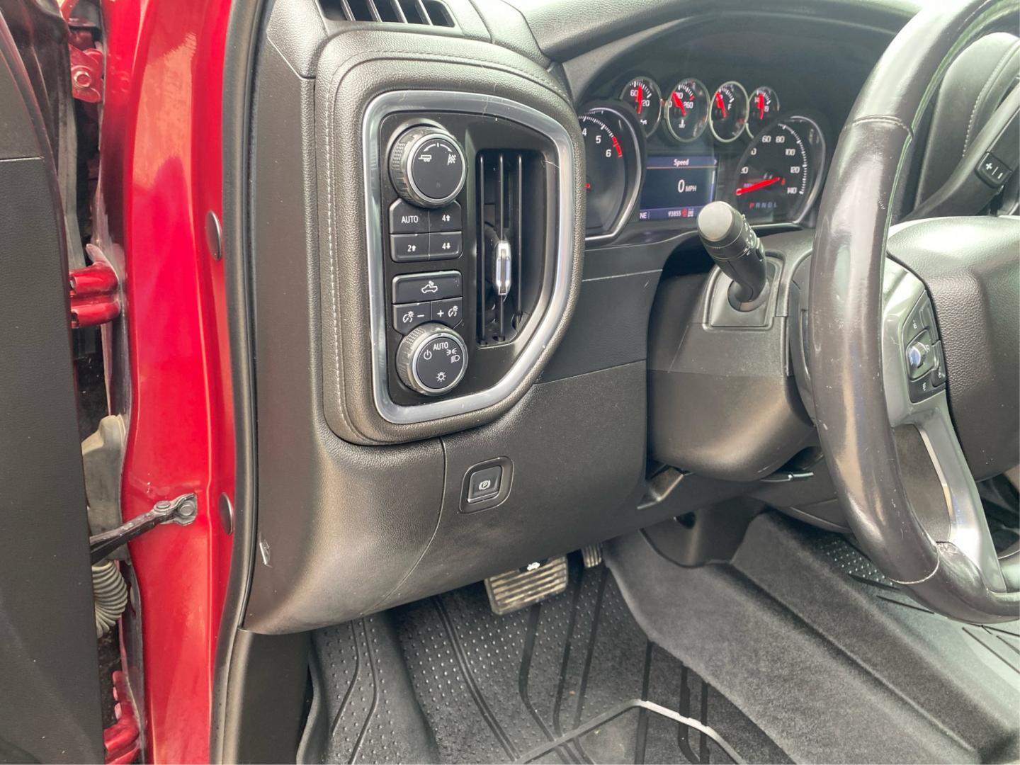2019 RED CHEVROLET SILVERADO 1500 LT (1GCUYDED0KZ) with an 5.3L engine, Automatic transmission, located at 908 SE 14th Street, Des Moines, IA, 50317, (515) 281-0330, 41.580303, -93.597046- Photo#16