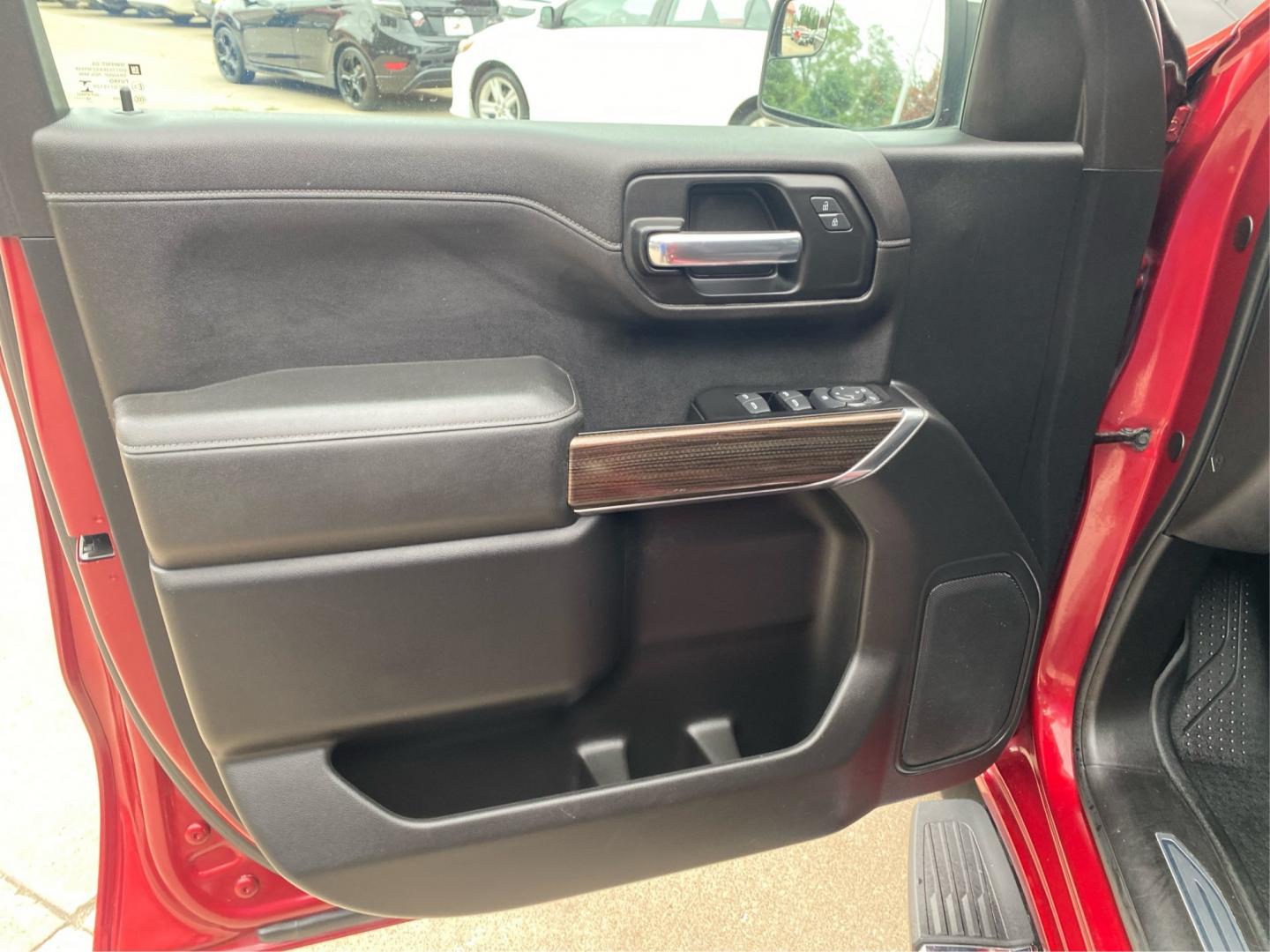 2019 RED CHEVROLET SILVERADO 1500 LT (1GCUYDED0KZ) with an 5.3L engine, Automatic transmission, located at 908 SE 14th Street, Des Moines, IA, 50317, (515) 281-0330, 41.580303, -93.597046- Photo#18