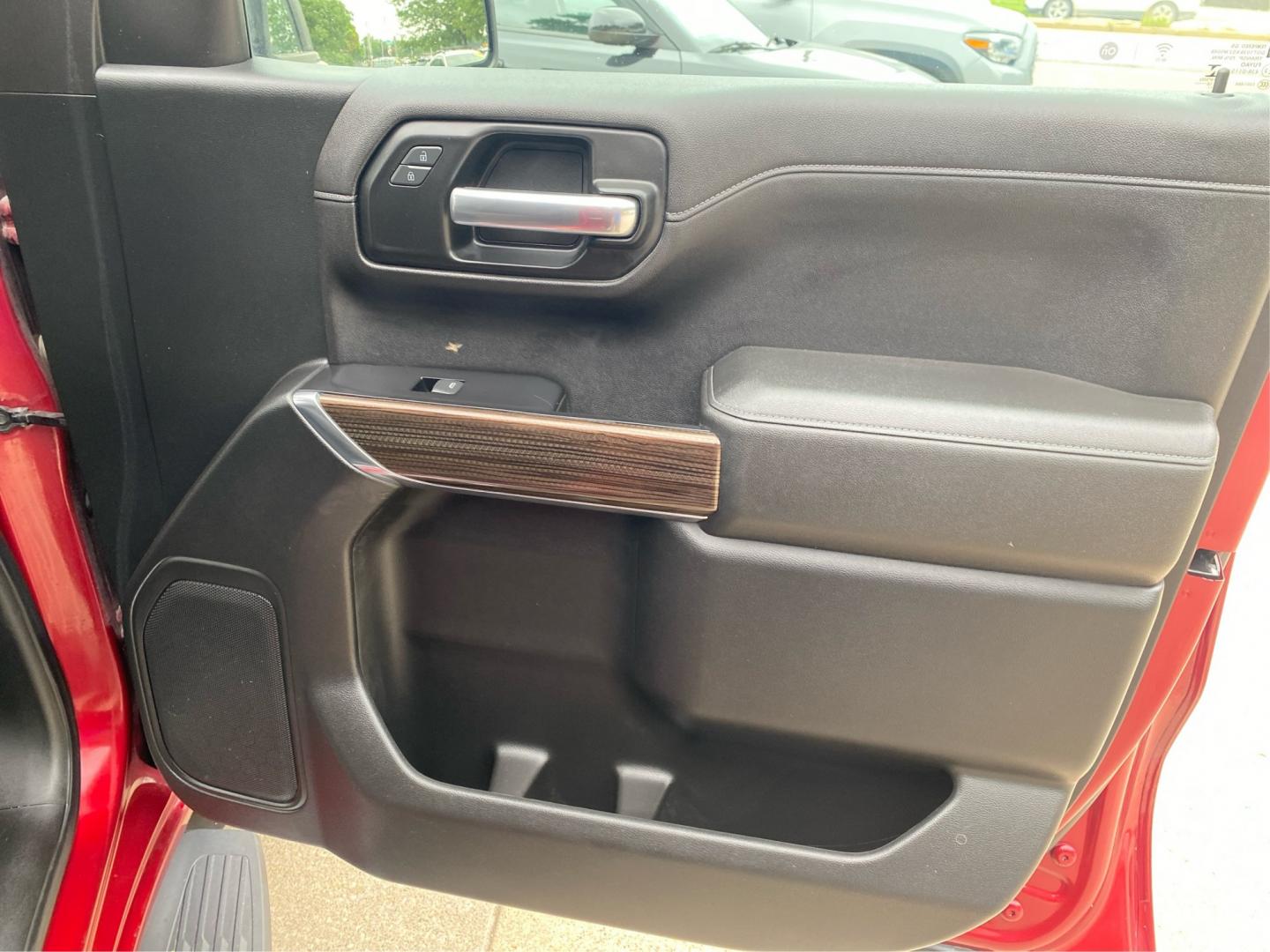 2019 RED CHEVROLET SILVERADO 1500 LT (1GCUYDED0KZ) with an 5.3L engine, Automatic transmission, located at 908 SE 14th Street, Des Moines, IA, 50317, (515) 281-0330, 41.580303, -93.597046- Photo#19