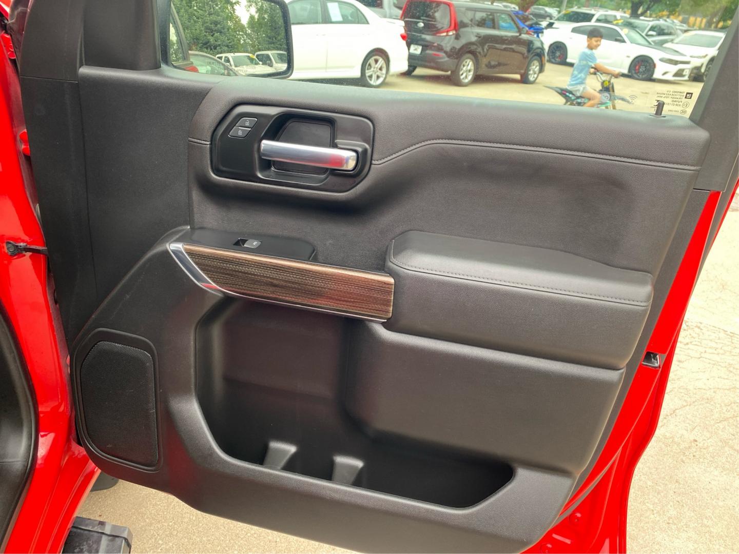 2022 RED CHEVROLET SILVERADO LTD 1 LT (1GCUYDED9NZ) with an 5.3L engine, Automatic transmission, located at 908 SE 14th Street, Des Moines, IA, 50317, (515) 281-0330, 41.580303, -93.597046- Photo#19