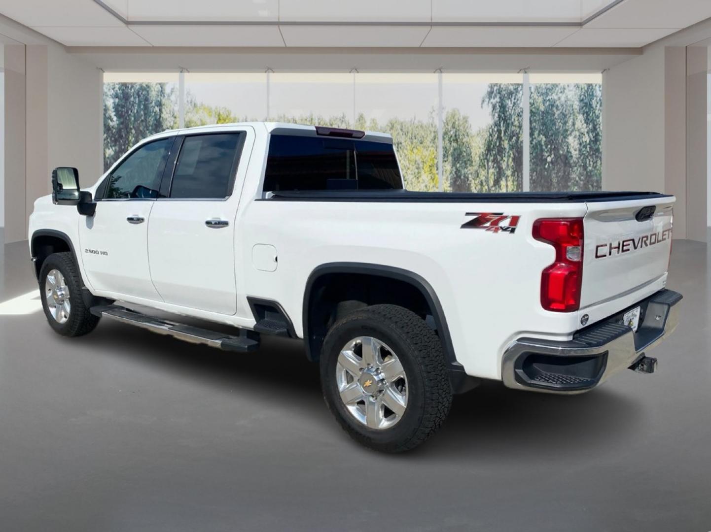 2021 WHITE CHEVROLET SILVERADO 2500 HEAVY DUTY LTZ (1GC1YPE73MF) with an 6.6L engine, Automatic transmission, located at 908 SE 14th Street, Des Moines, IA, 50317, (515) 281-0330, 41.580303, -93.597046- Photo#4
