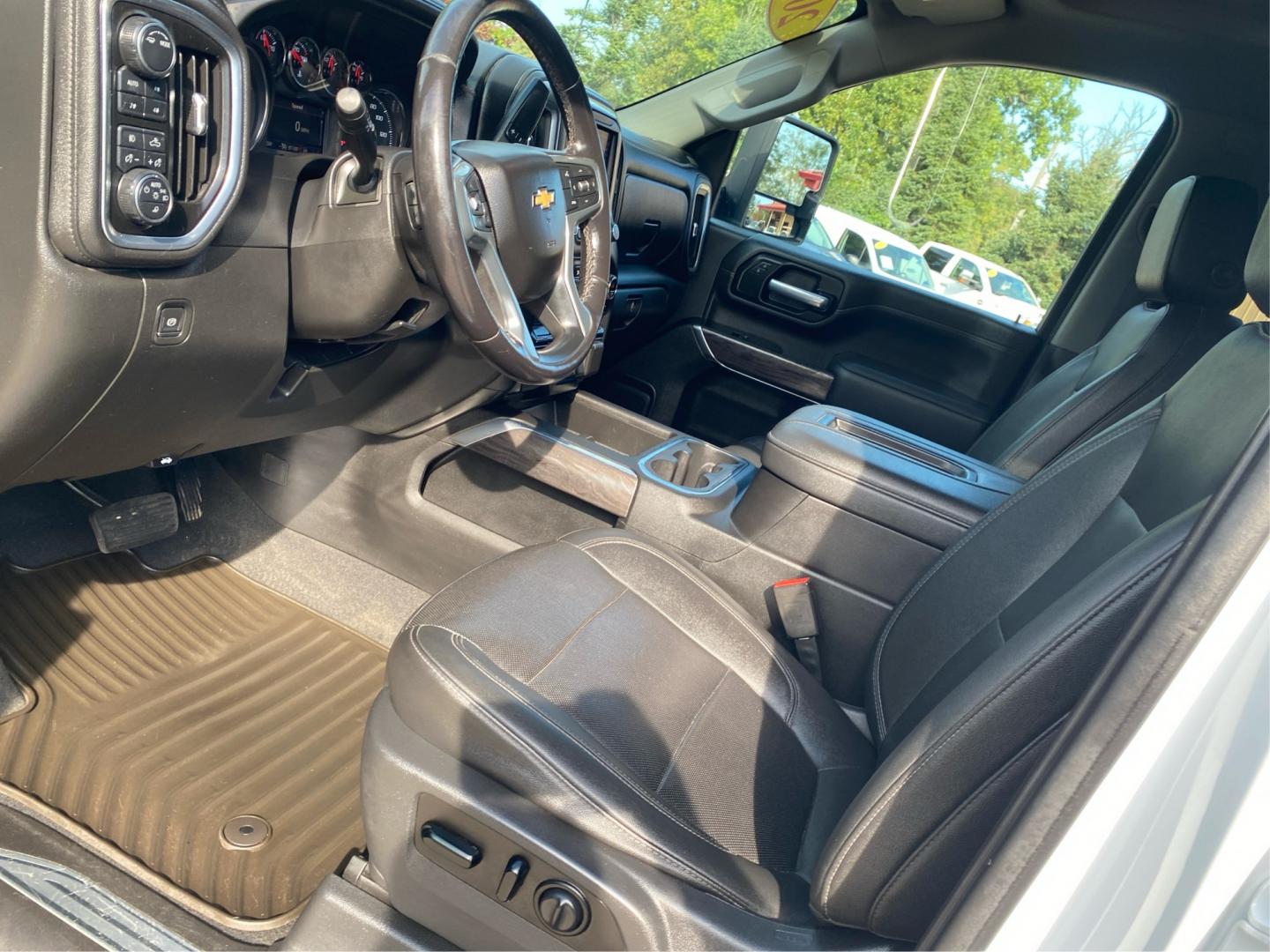 2021 WHITE CHEVROLET SILVERADO 2500 HEAVY DUTY LTZ (1GC1YPE73MF) with an 6.6L engine, Automatic transmission, located at 908 SE 14th Street, Des Moines, IA, 50317, (515) 281-0330, 41.580303, -93.597046- Photo#8