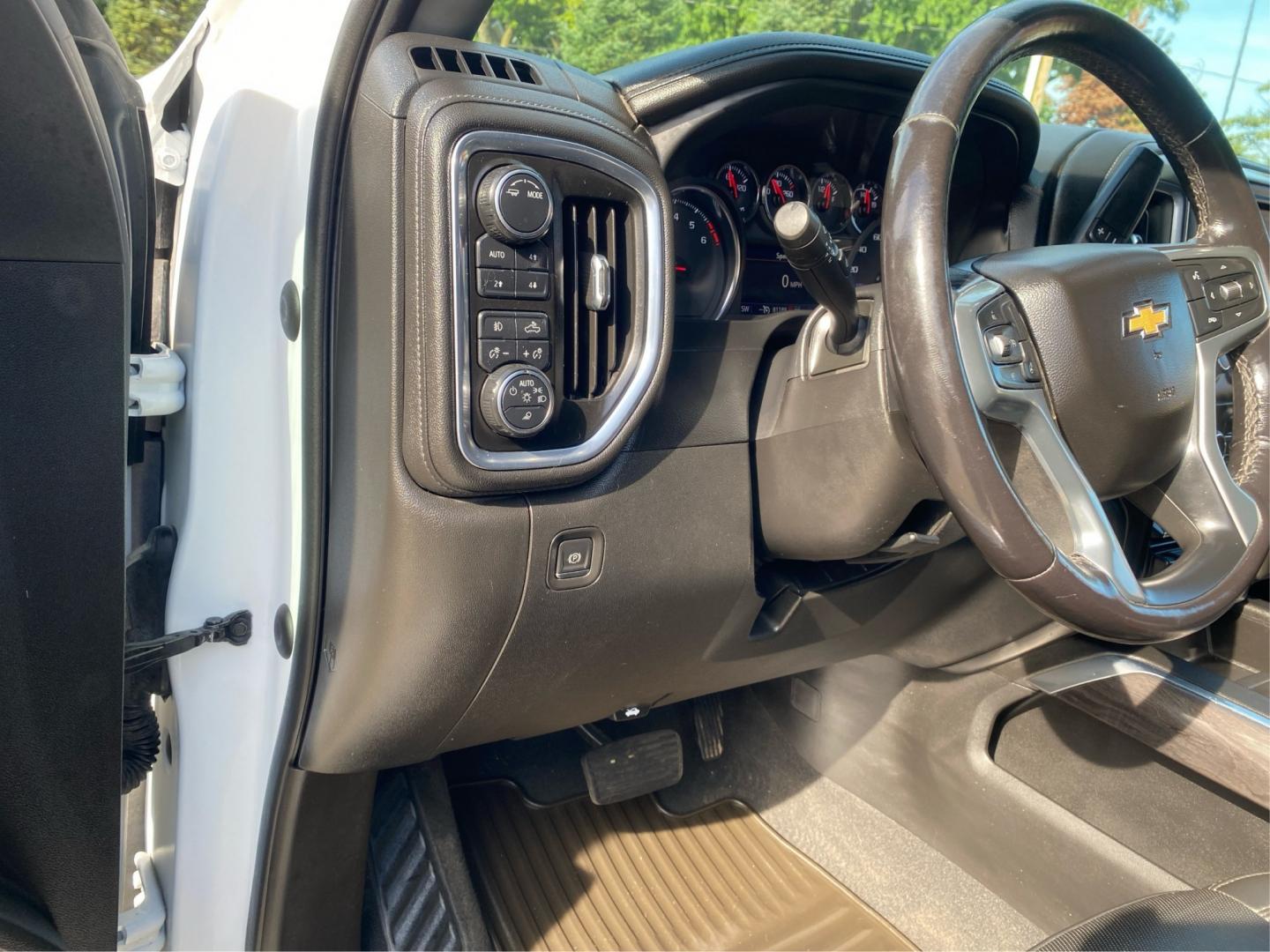 2021 WHITE CHEVROLET SILVERADO 2500 HEAVY DUTY LTZ (1GC1YPE73MF) with an 6.6L engine, Automatic transmission, located at 908 SE 14th Street, Des Moines, IA, 50317, (515) 281-0330, 41.580303, -93.597046- Photo#16