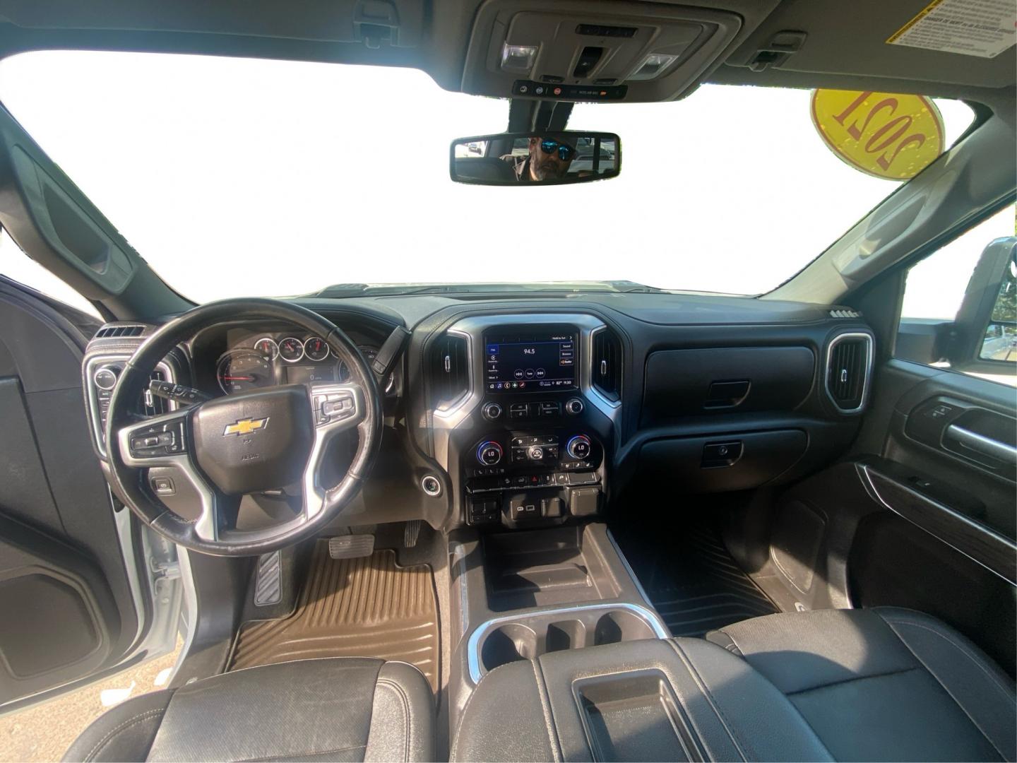 2021 WHITE CHEVROLET SILVERADO 2500 HEAVY DUTY LTZ (1GC1YPE73MF) with an 6.6L engine, Automatic transmission, located at 908 SE 14th Street, Des Moines, IA, 50317, (515) 281-0330, 41.580303, -93.597046- Photo#21