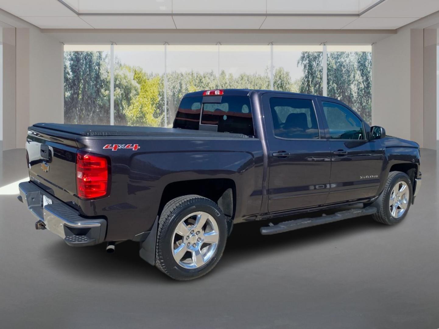 2015 GRAY CHEVROLET SILVERADO CREW LT (3GCUKREC3FG) with an 5.3L engine, Automatic transmission, located at 908 SE 14th Street, Des Moines, IA, 50317, (515) 281-0330, 41.580303, -93.597046- Photo#2